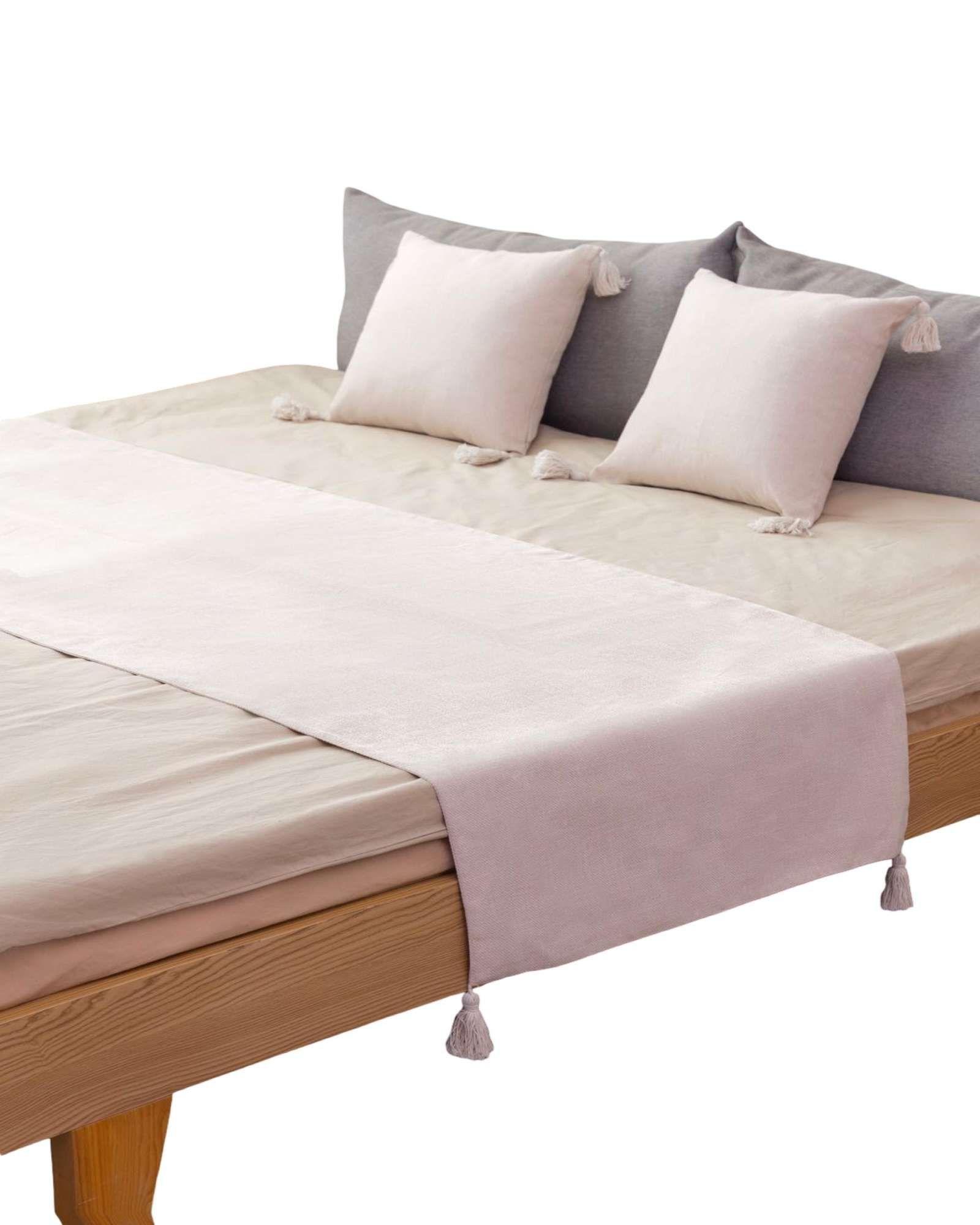 PIECERA SIN FUNDAS CON POMPONES BEIGE-2