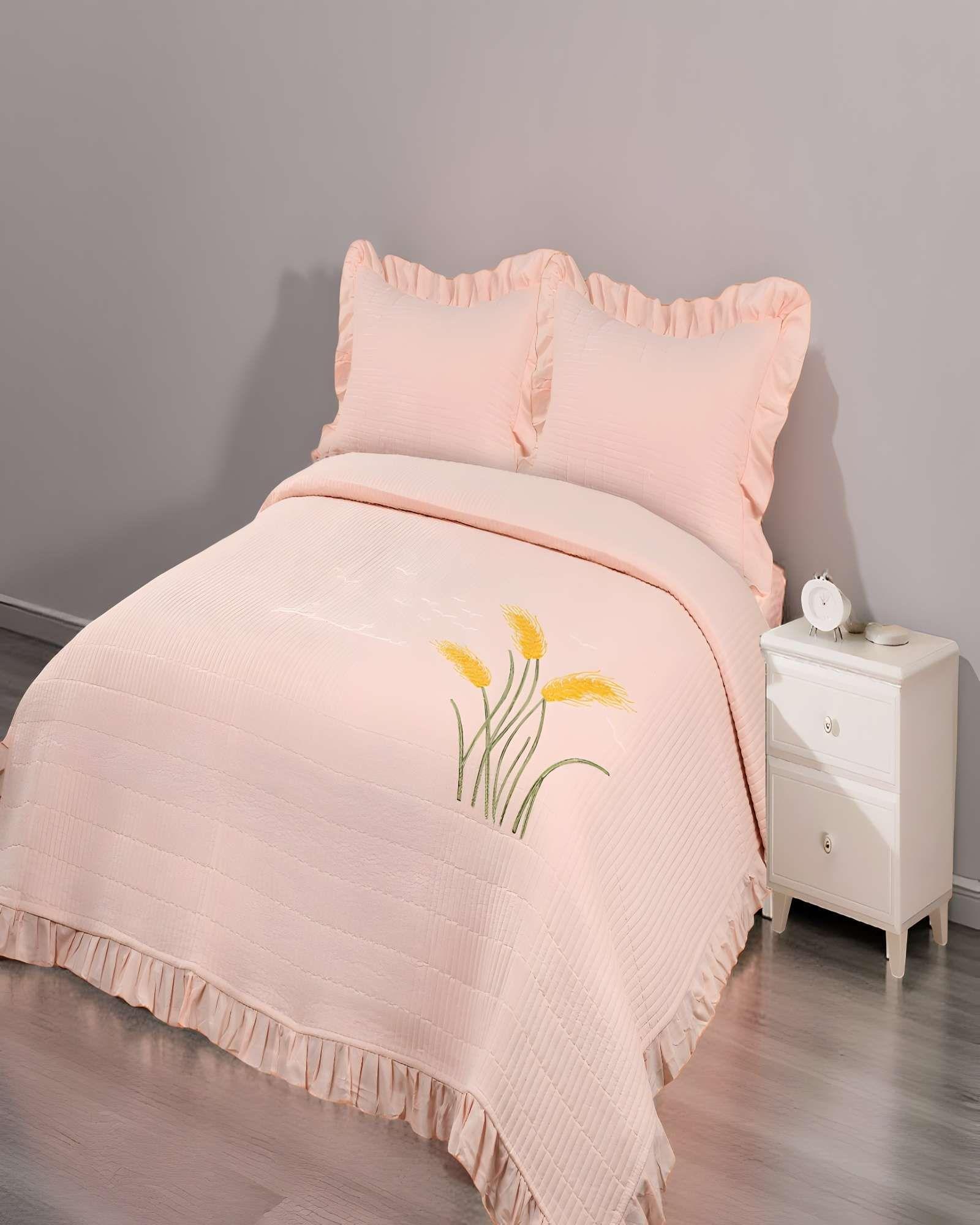 CUBRECAMA QUILT DE VERANO CON FLORES BORDADAS 2 PLAZAS BEIGE 2-3