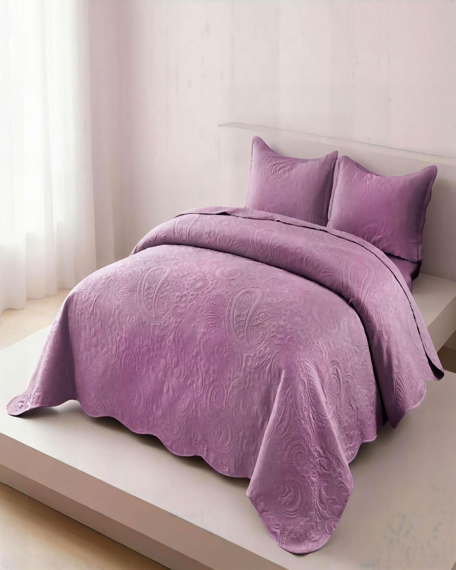 CUBRECAMA QUILT DE VERANO 1,5 PLAZAS CON RELIEVE COLOR MORADO-2