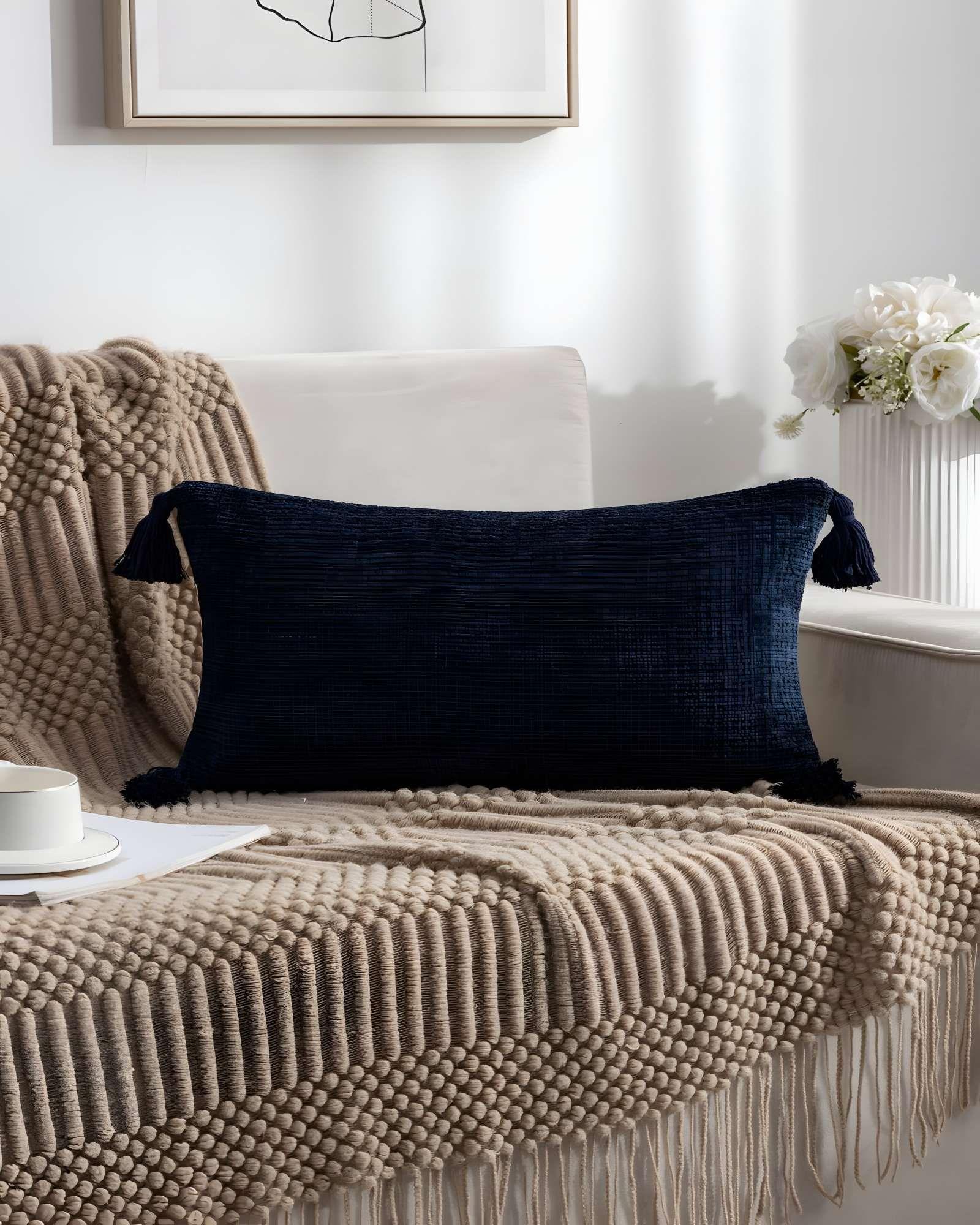 SET DE 2 FUNDAS DE COJIN CHENILLE CON BORLAS 30X50 AZUL OSCURO-3