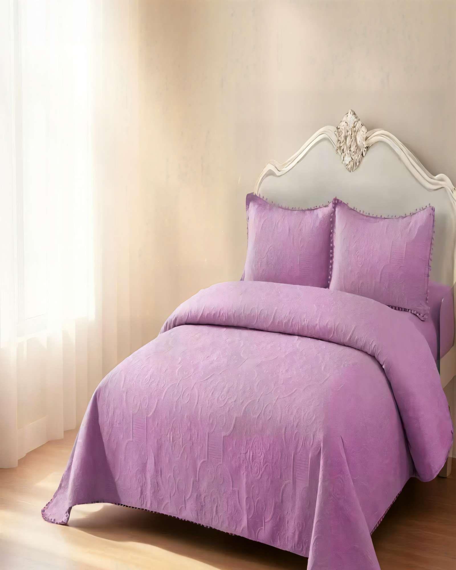 CUBRECAMA QUILT DE VERANO 1,5 PLAZAS CON POMPON COLOR MORADO-2