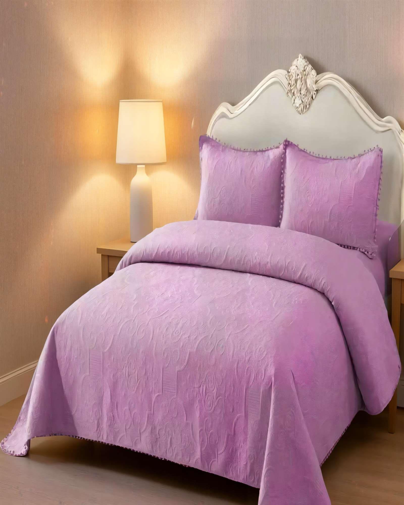 CUBRECAMA QUILT DE VERANO 1,5 PLAZAS CON POMPON COLOR MORADO-3