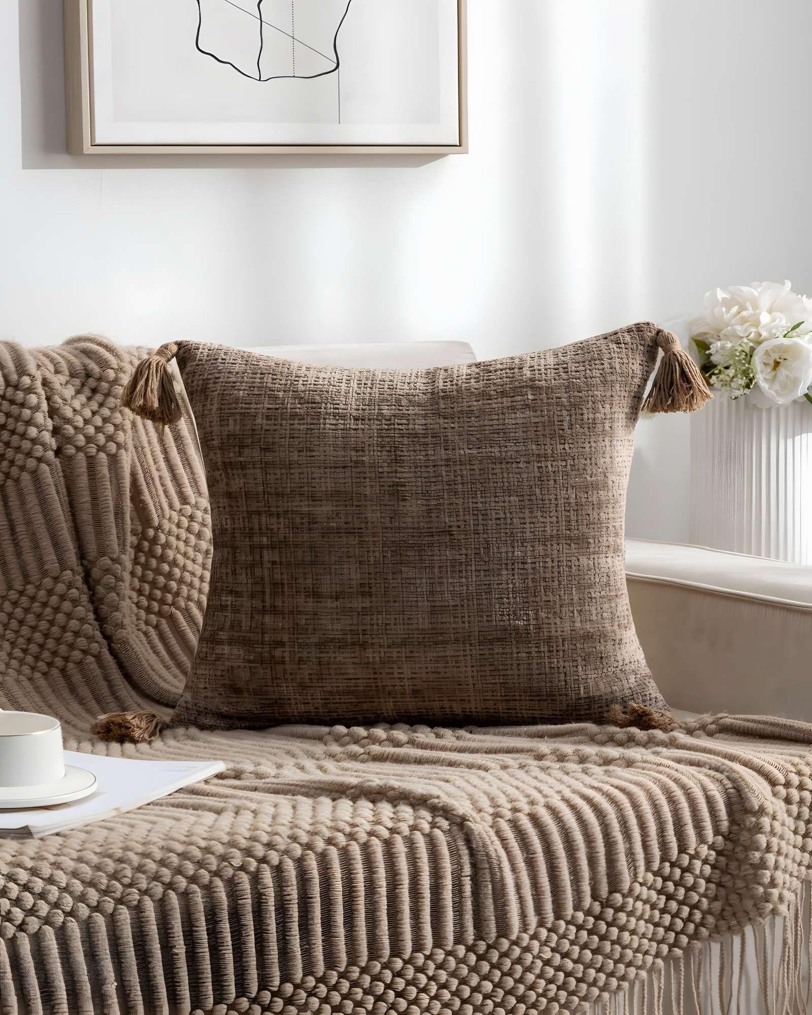 SET DE 2 FUNDAS DE COJIN CHENILLE CON BORLAS 45X45 CAFÉ-3