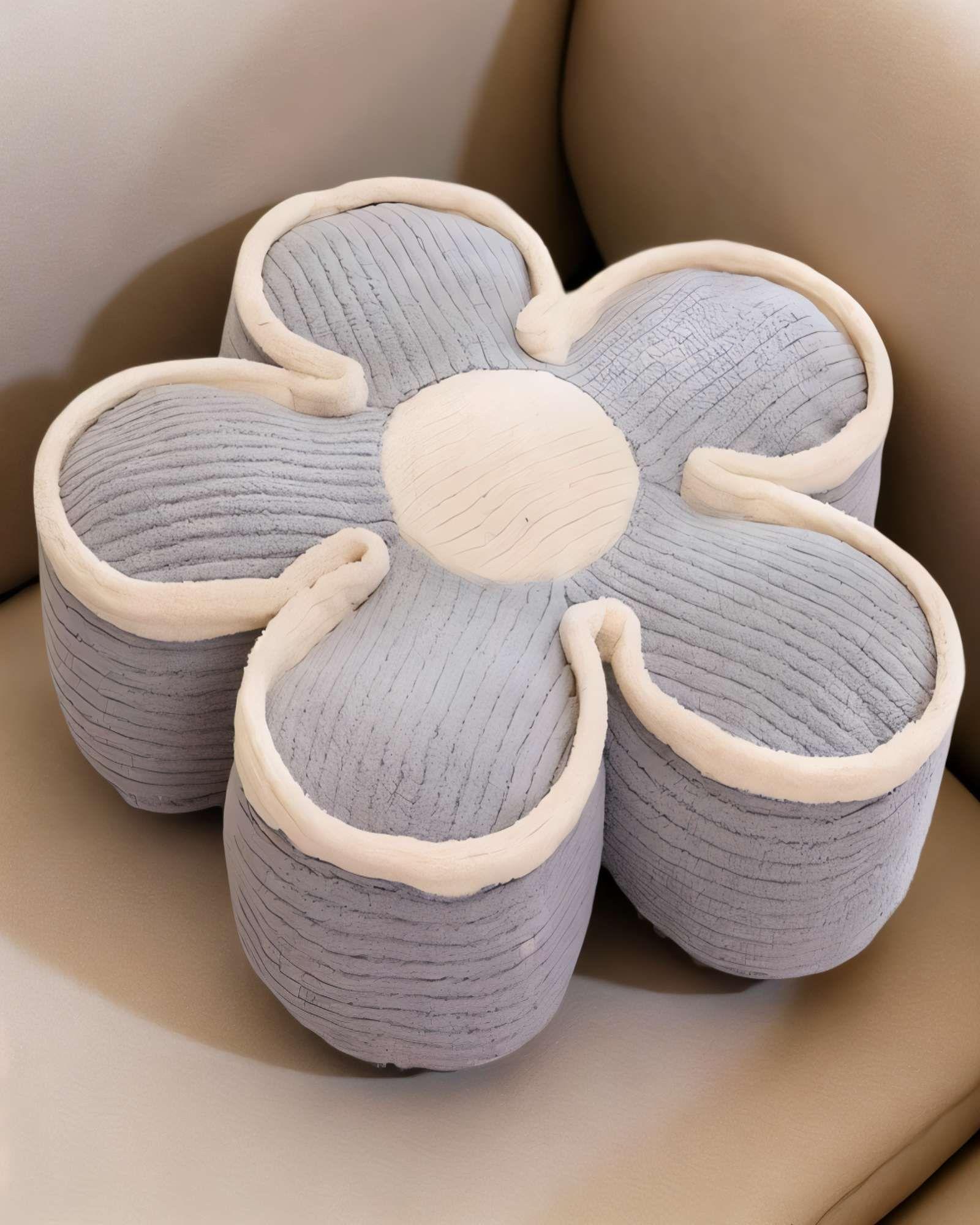 SET DE 2 COJINES DECORATIVOS EN FORMA DE FLOR COLOR GRIS CON BORDE BEIGE-3