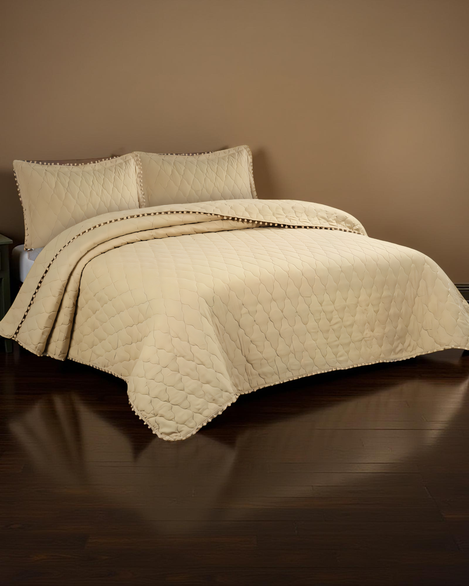 CUBRECAMA CON DETALLES DE POMPONES KING COLOR BEIGE-2