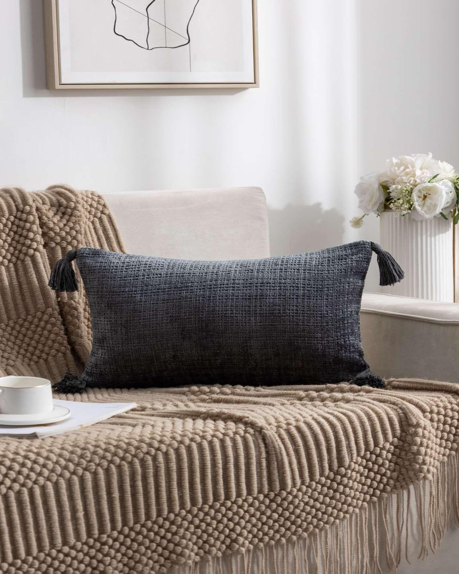 SET DE 4 FUNDAS DE COJIN CHENILLE CON BORLAS 30X50 GRIS-3