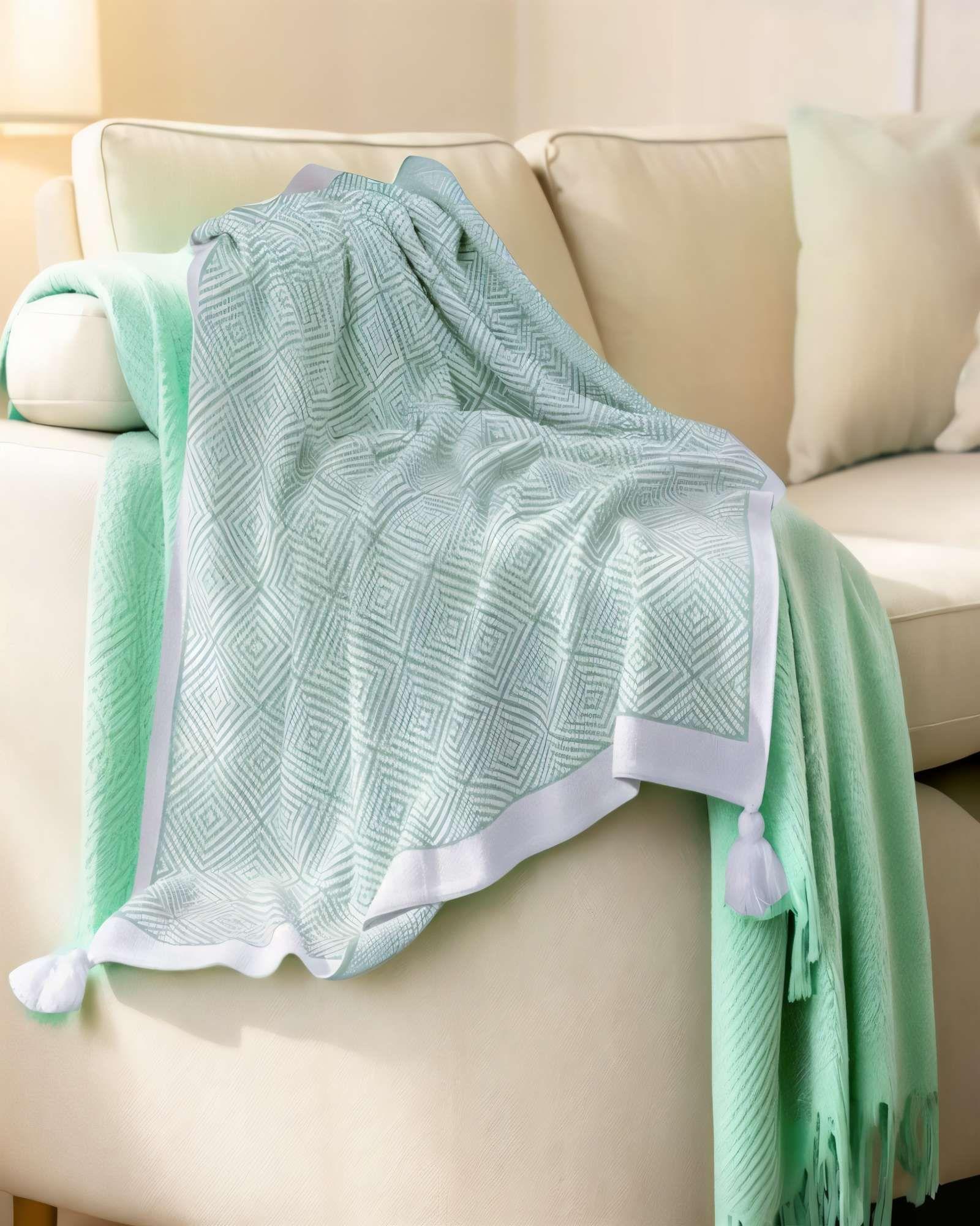 MANTA DECORATIVA CON BORLAS Y ESTAMPADO GEOMETRICO DE ROMBO COLOR VERDE -3