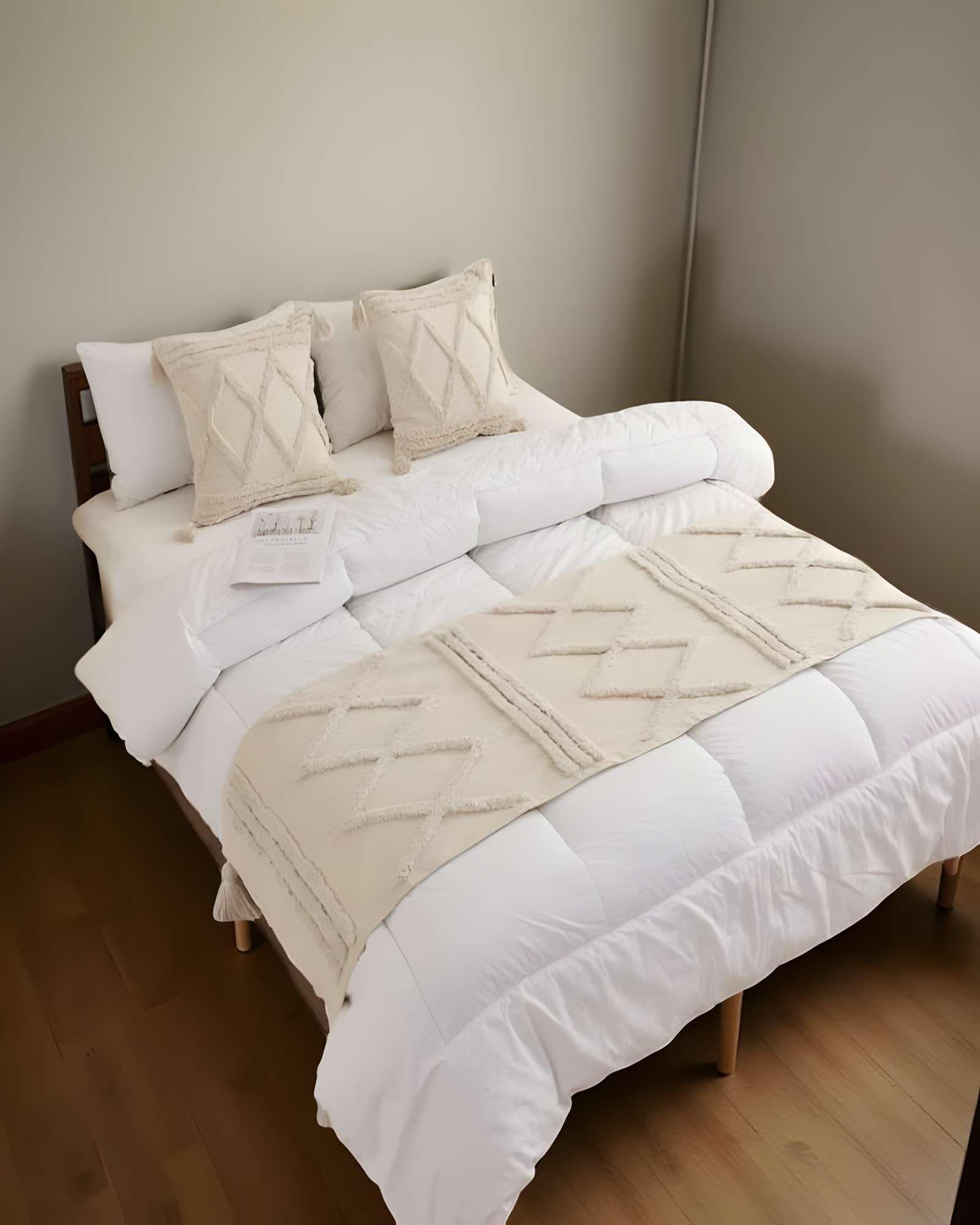 PIECERA BORDADA CON DOS FUNDAS MODELO BOHO BEIGE 01-3