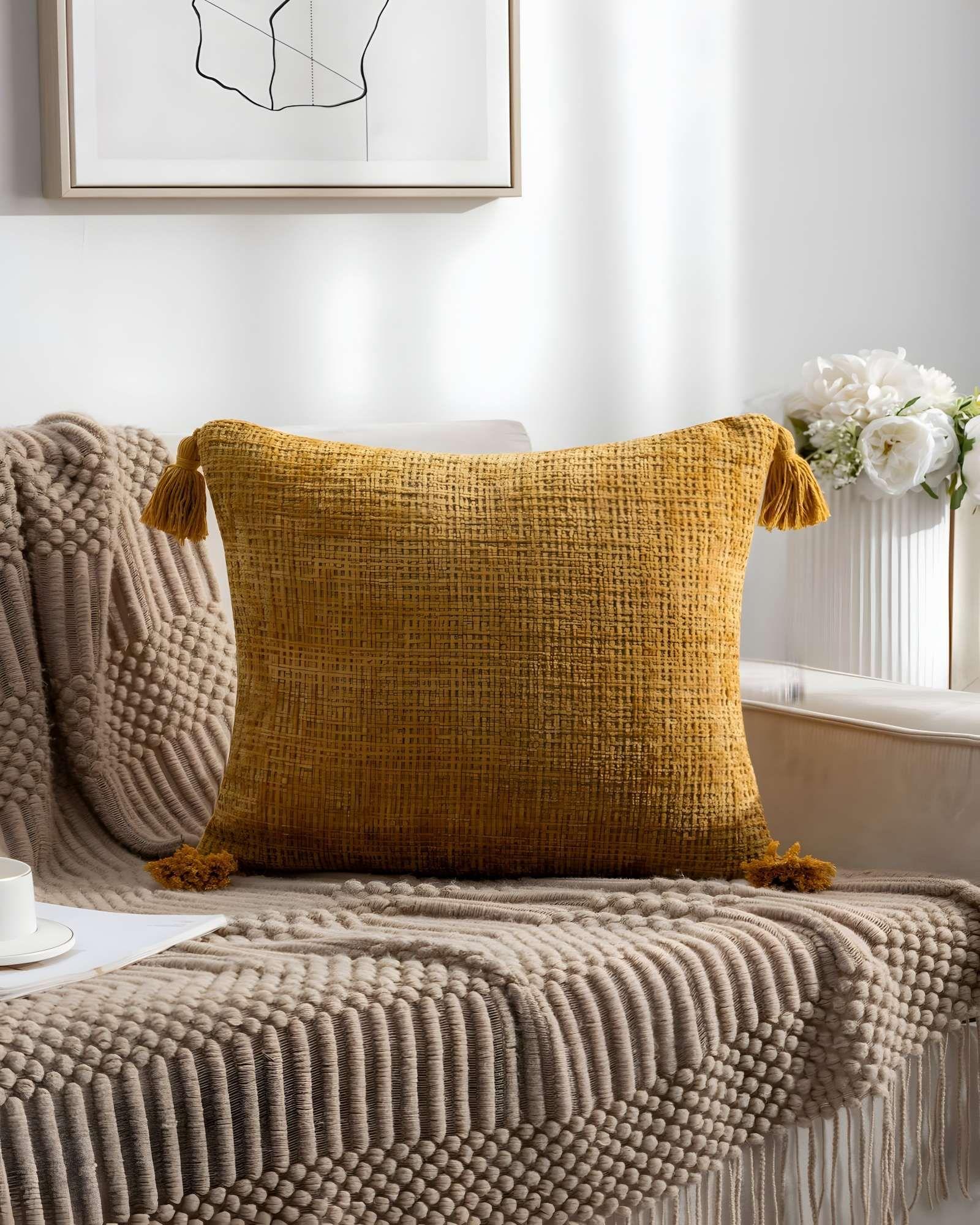 SET DE 4 FUNDAS DE COJIN CHENILLE CON BORLAS 45X45 AMARILLO-2