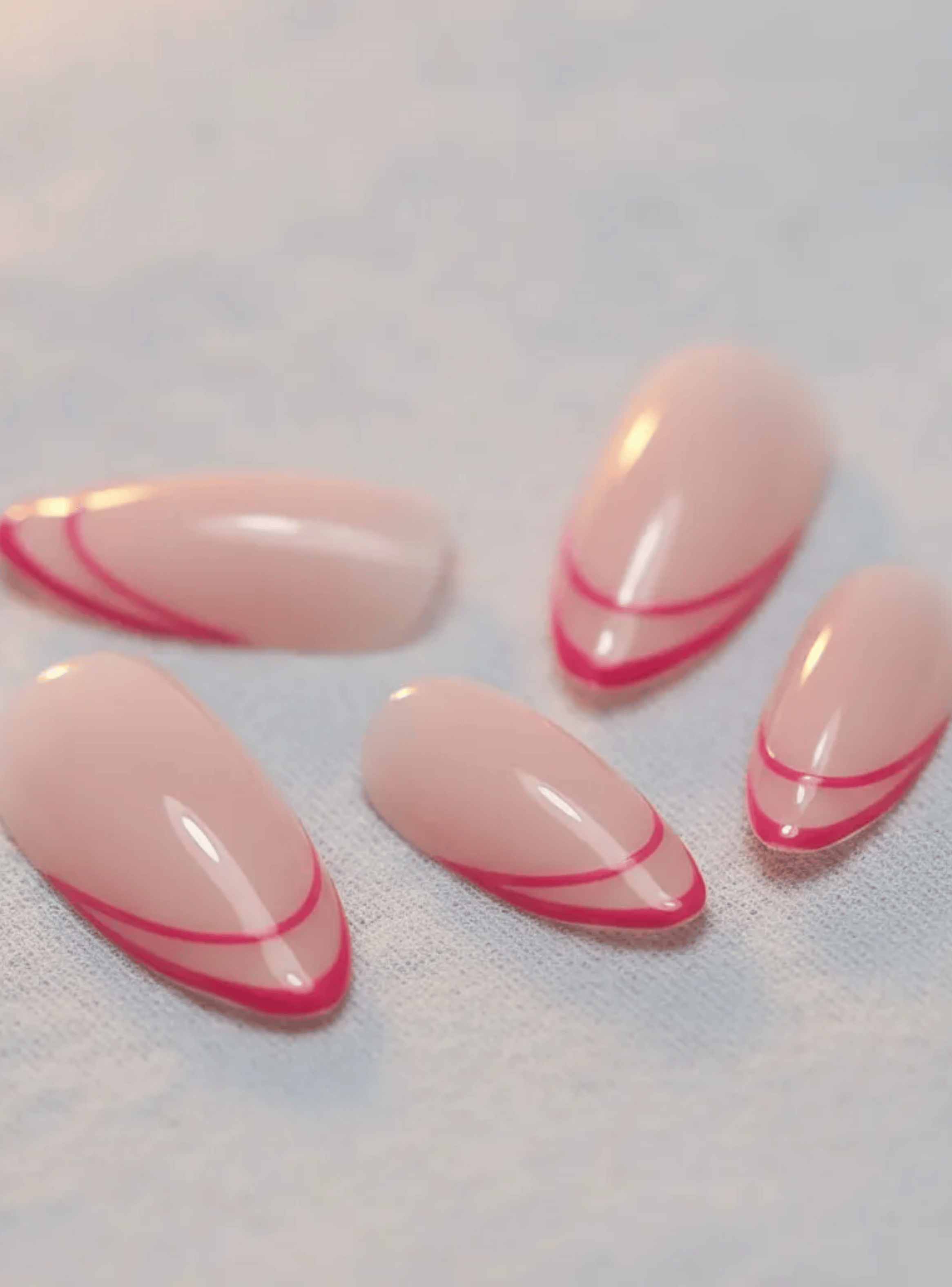 Uñas Press On Acabado Natural Francesa Líneas Rojas-3