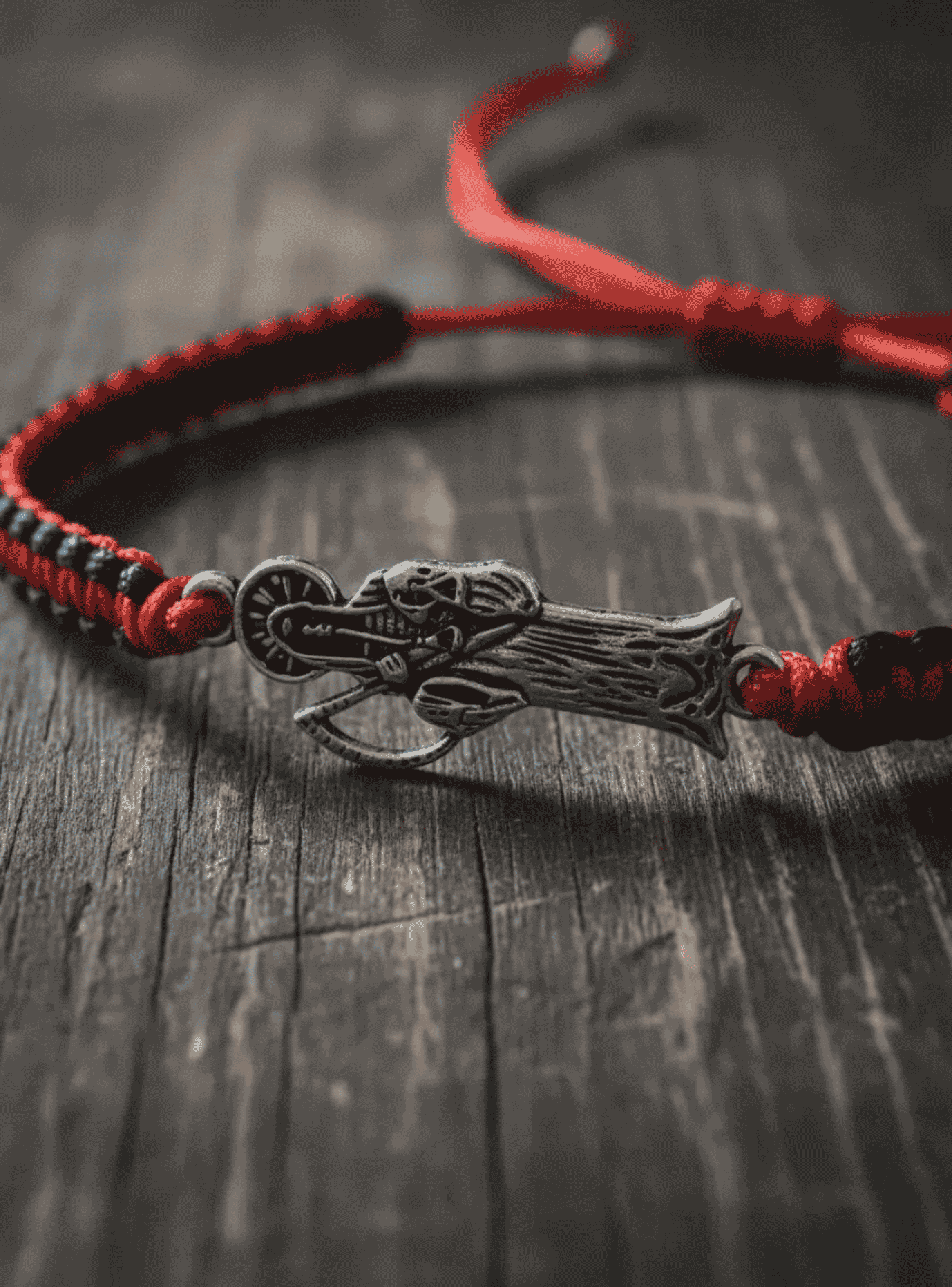 Pulsera De Hilo Rojo Y Negro De La Santa Muerte Plateada-3