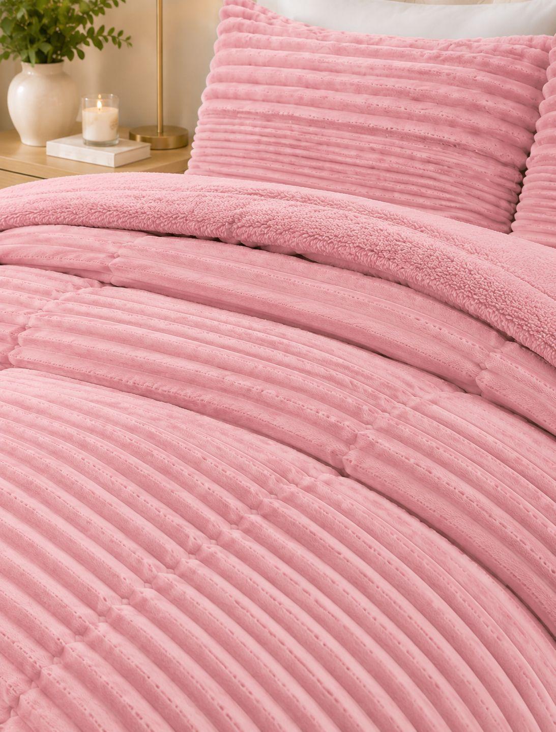 Cubrecama de Invierno Plush Acanalado con Chiporro 2 Plazas Color Palo Rosa-2