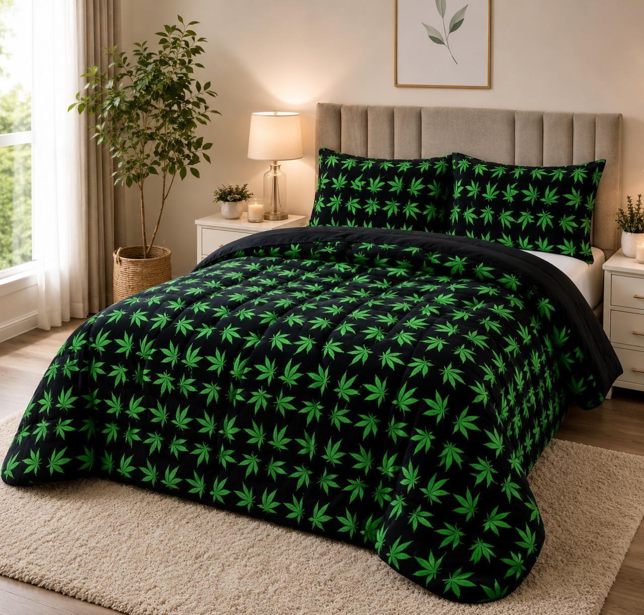 Cubrecama de Invierno Plush con Chiporro 2 Plazas Color Negro con Hojas Verdes RS1042-2