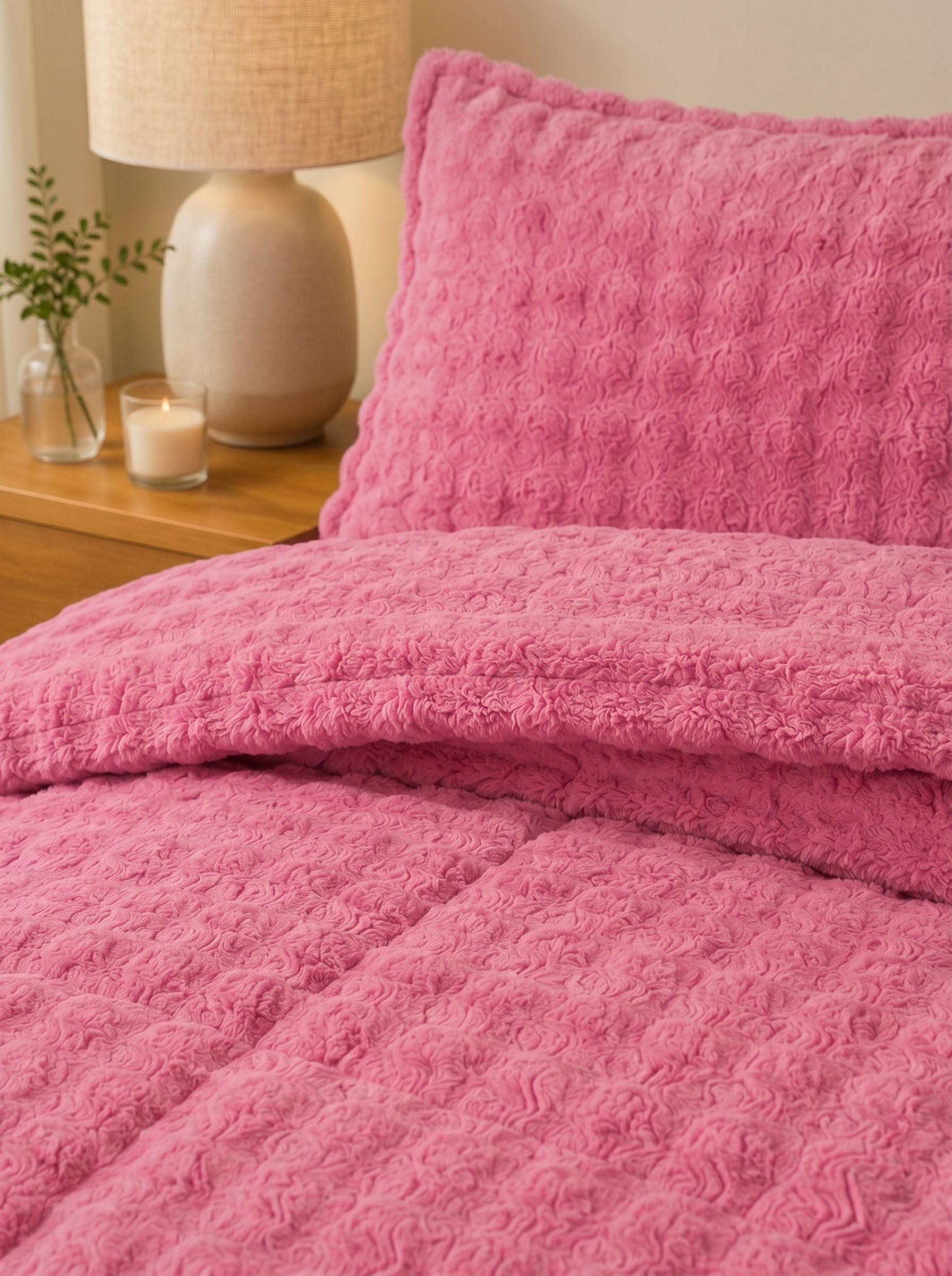 Cubrecama de Invierno Soft Touch con Chiporro 2 Plazas Color Rosado-2