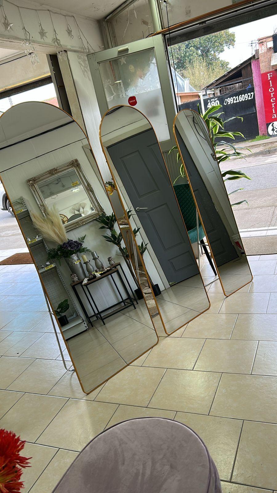 Espejo pedestal y colgante a la pared Tamaño 62x167-1