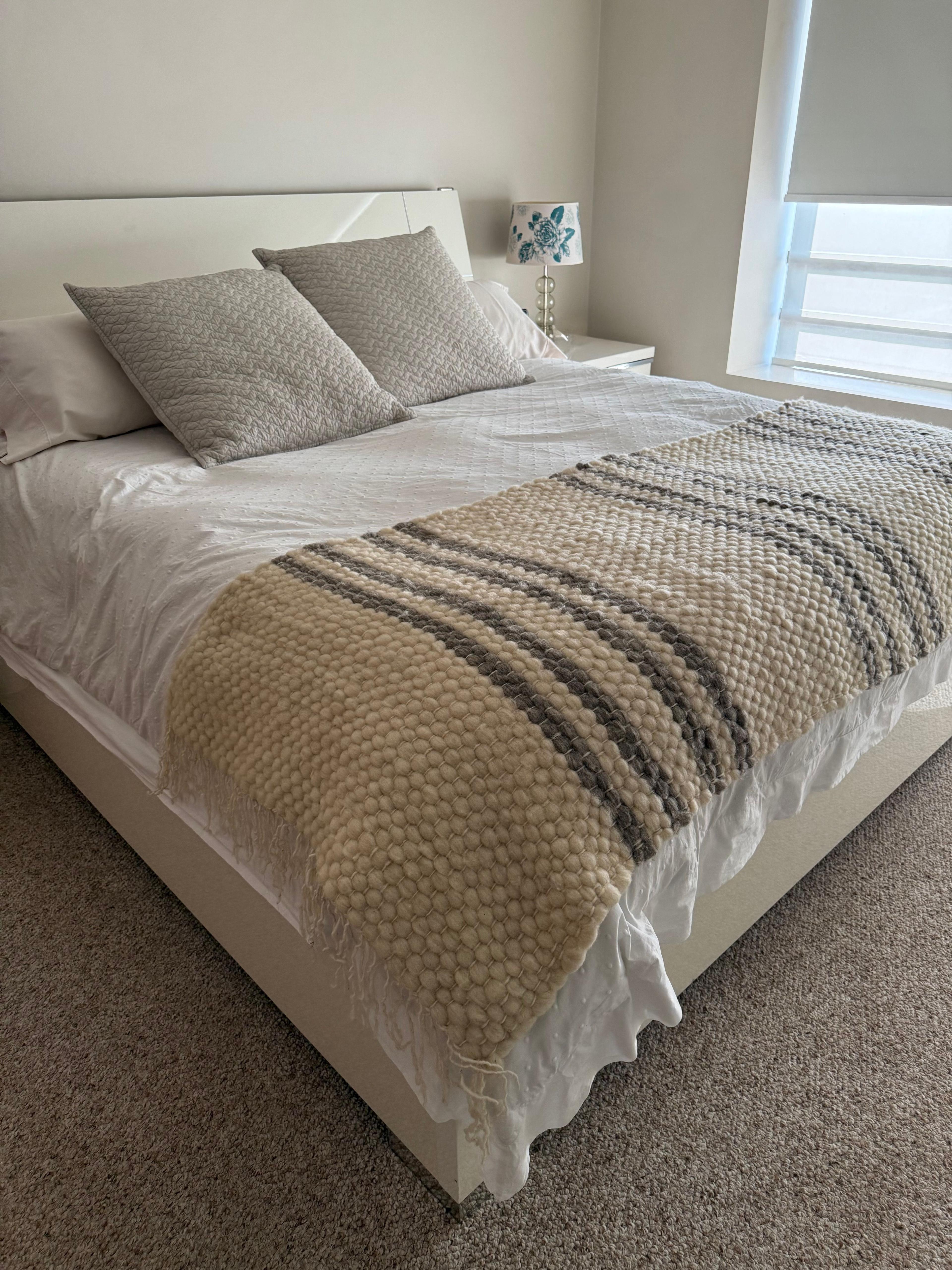 Piecera Manta de Lana Vellón Oveja 100% Natural | Tejida a Mano en Telar Chilote | Blanco Gris-0