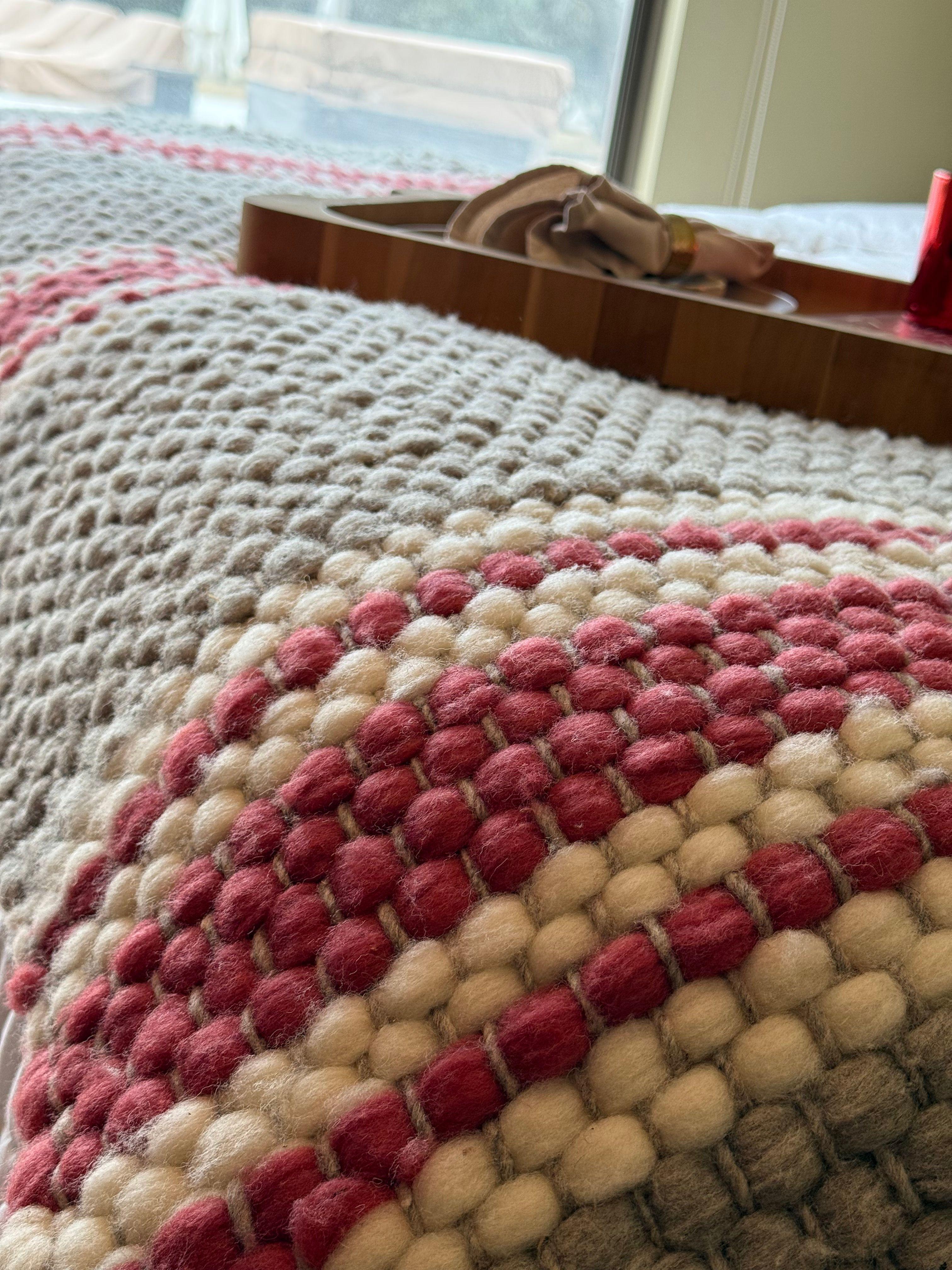 Piecera Manta de Lana de Vellón Oveja 100% Natural | Tejida a Mano en Telar | Gris Rojo-4