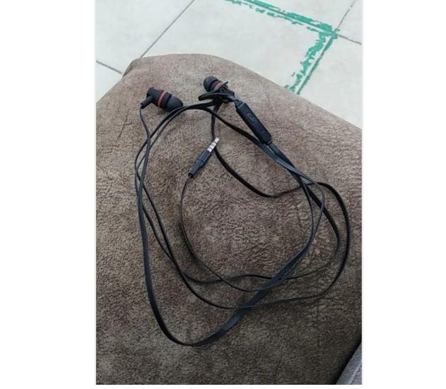 Audífonos Con Cable y Microfono para smartphone Auxiliar Jack 3,5-4