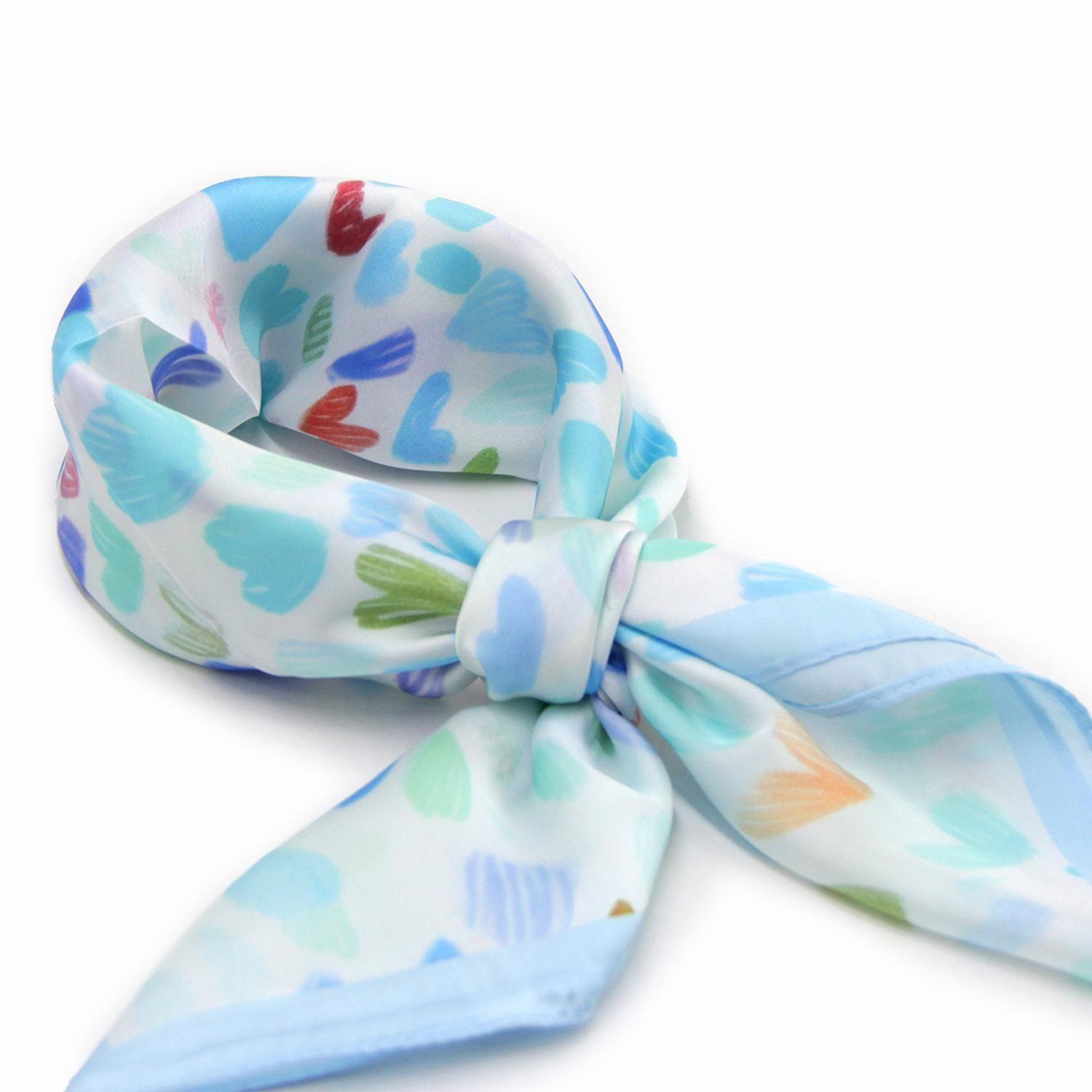 Pañuelo De Mujer Tipo Seda 70x70 Cm Diseño Corazones-2