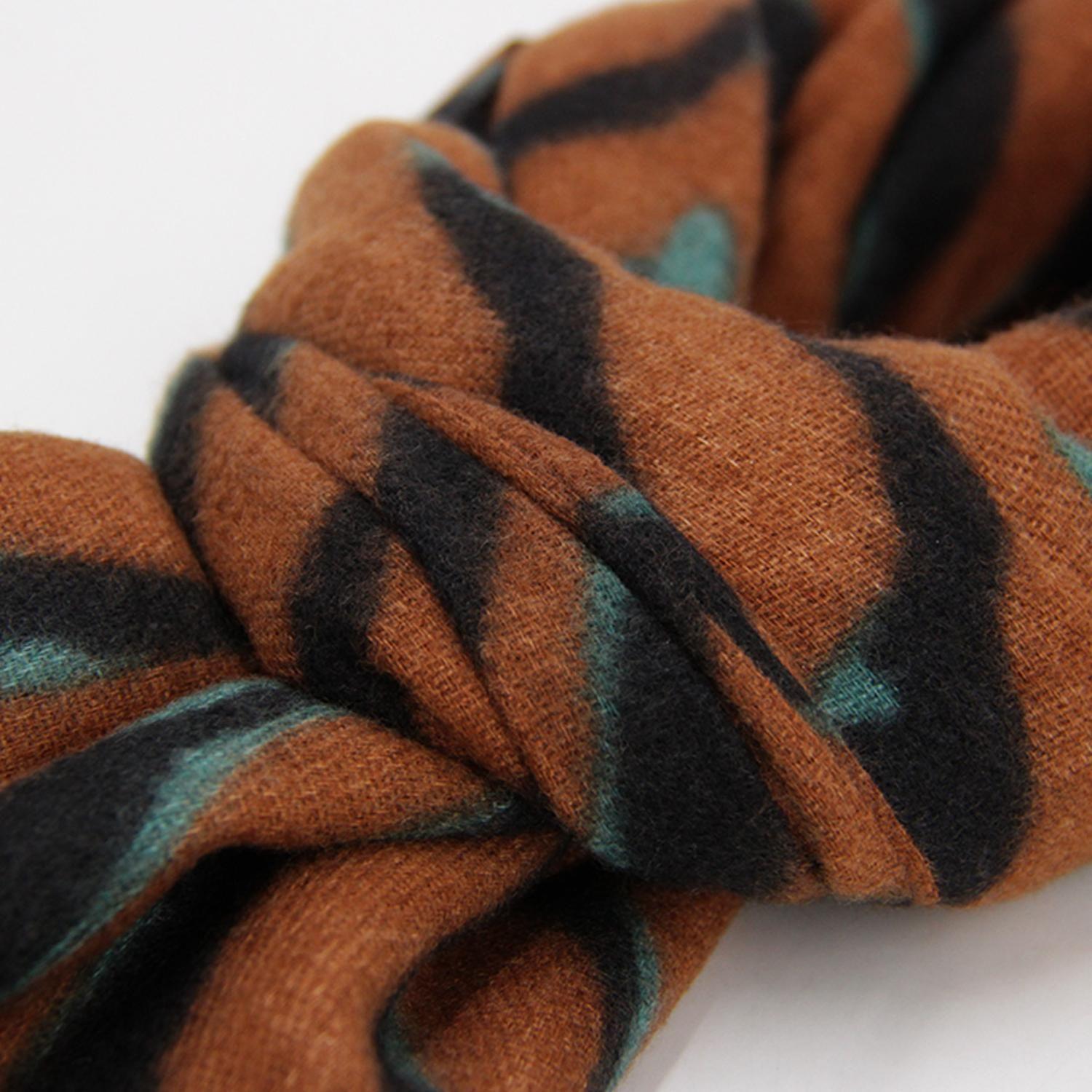Bufanda Tipo Cashmere Estampado cebra color Mujer con Flecos Invierno-4