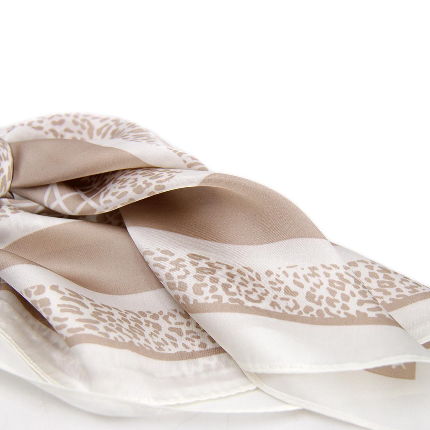 Pañuelo de mujer estampado geométrico satín-2