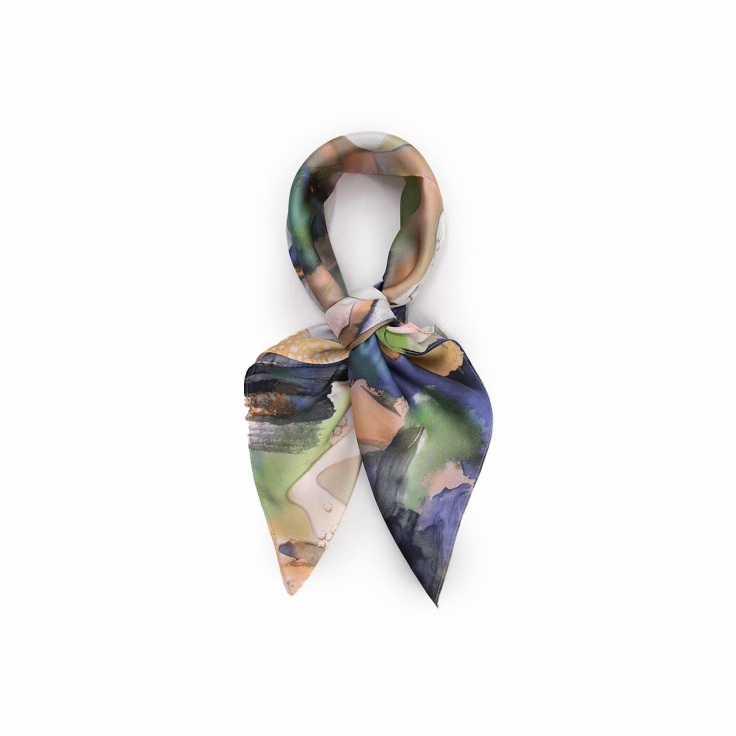 Pañuelo tipo seda 70 x 70 estampado floral con libélulas elegante-0