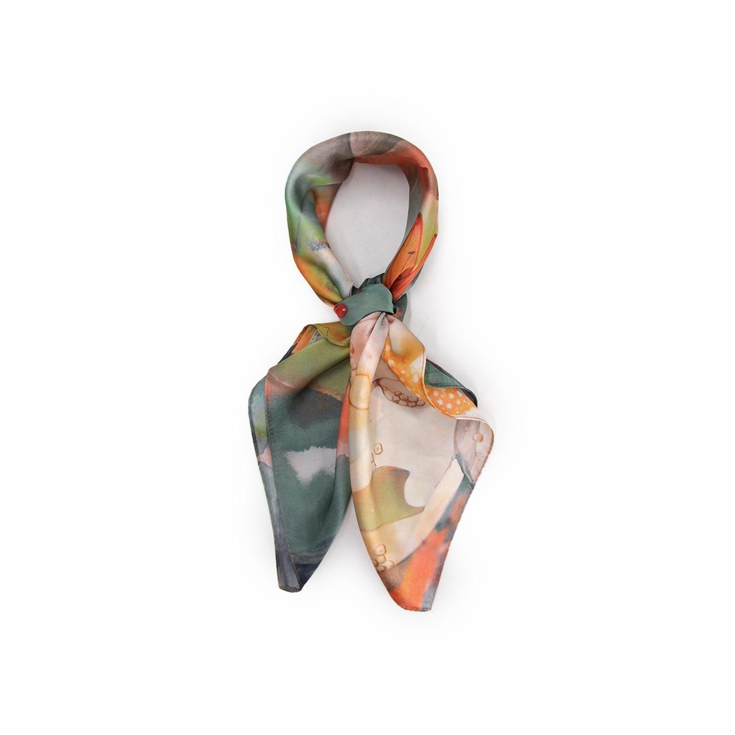 Pañuelo tipo seda 70 x 70 estampado floral con libélulas elegante-0