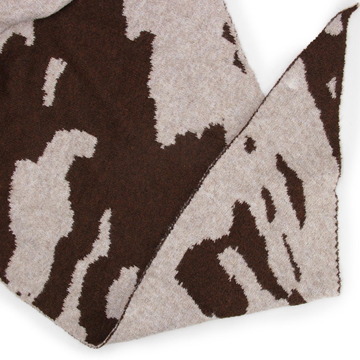 Bufanda / Chal Triangular Mujer Tejida Estampado Vaca-5