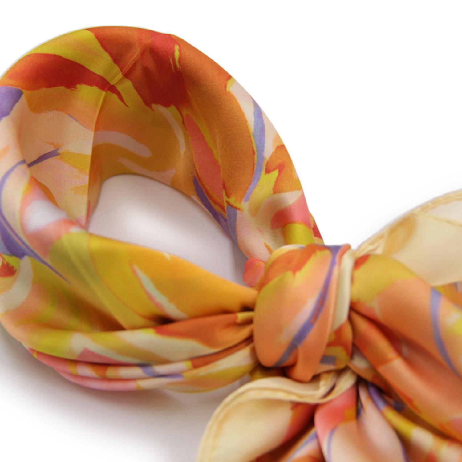 Pañuelo tipo seda 70x70 estampado petalos-2