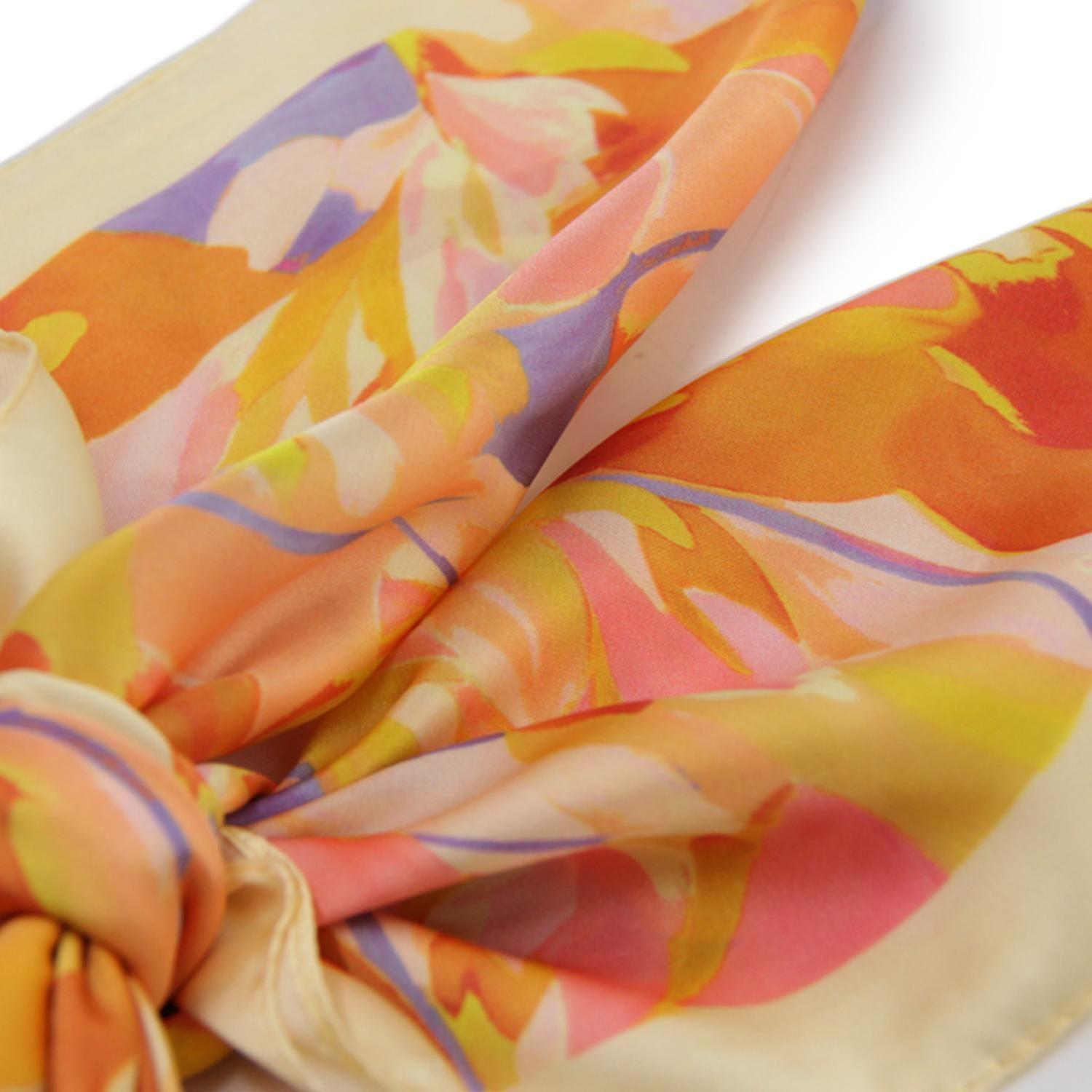 Pañuelo tipo seda 70x70 estampado petalos-3