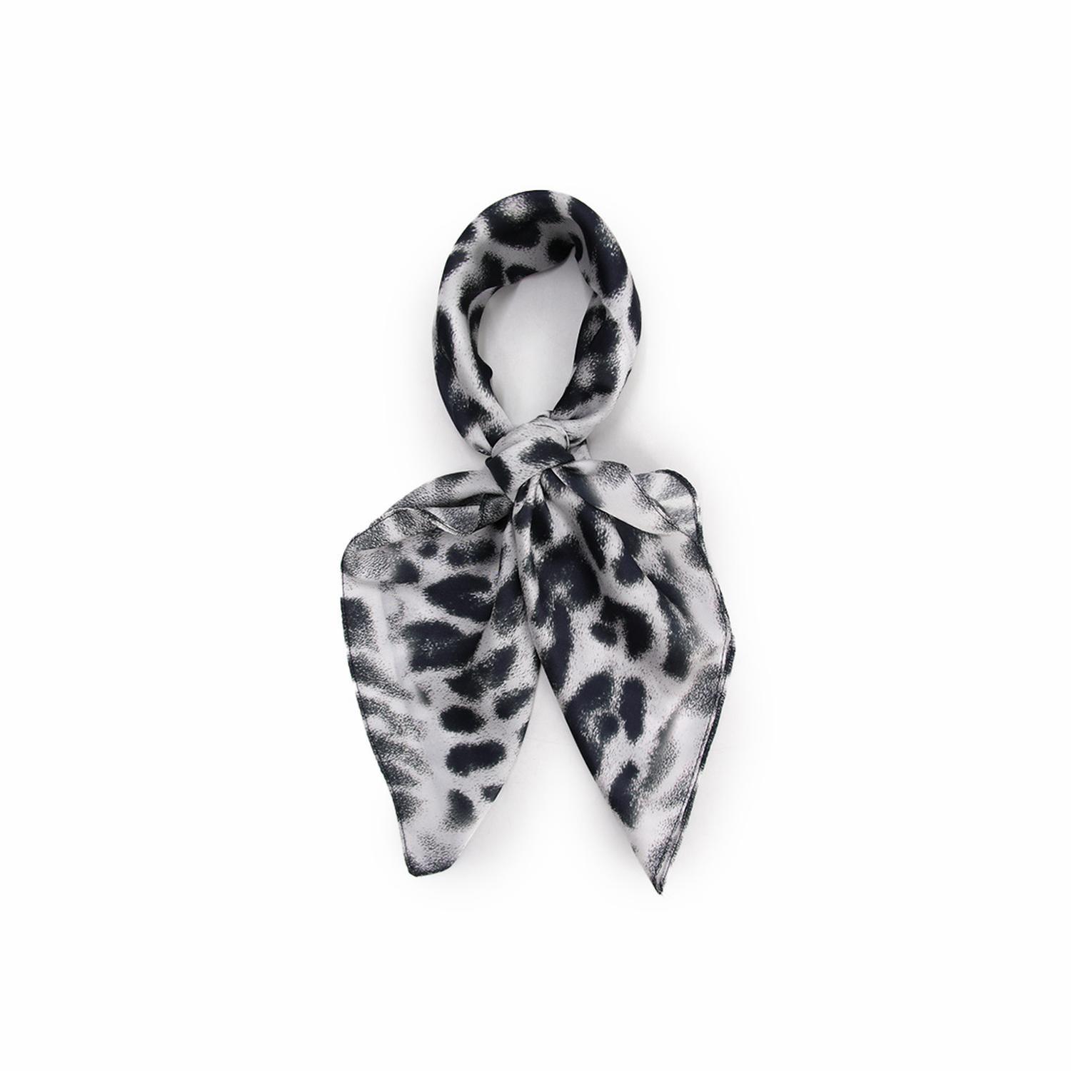 Pañuelo tipo seda 70 x 70 estampado print leopardo-0