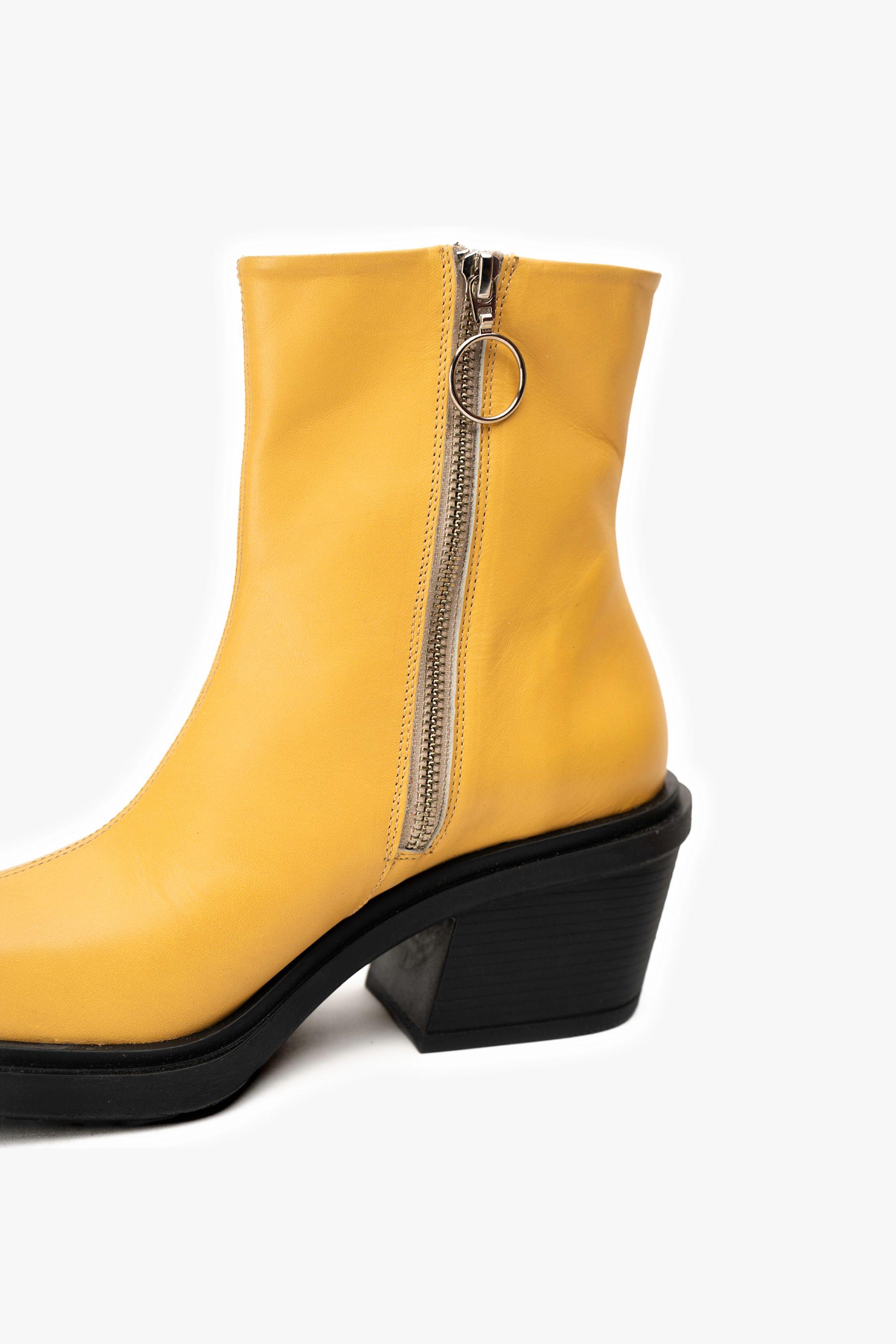 Botín Cuero Hela Amarillo Landazuri-6