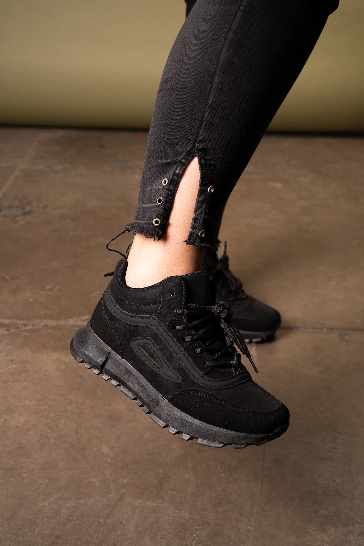 Zapatilla Mujer Negro Eboni Boteli-1