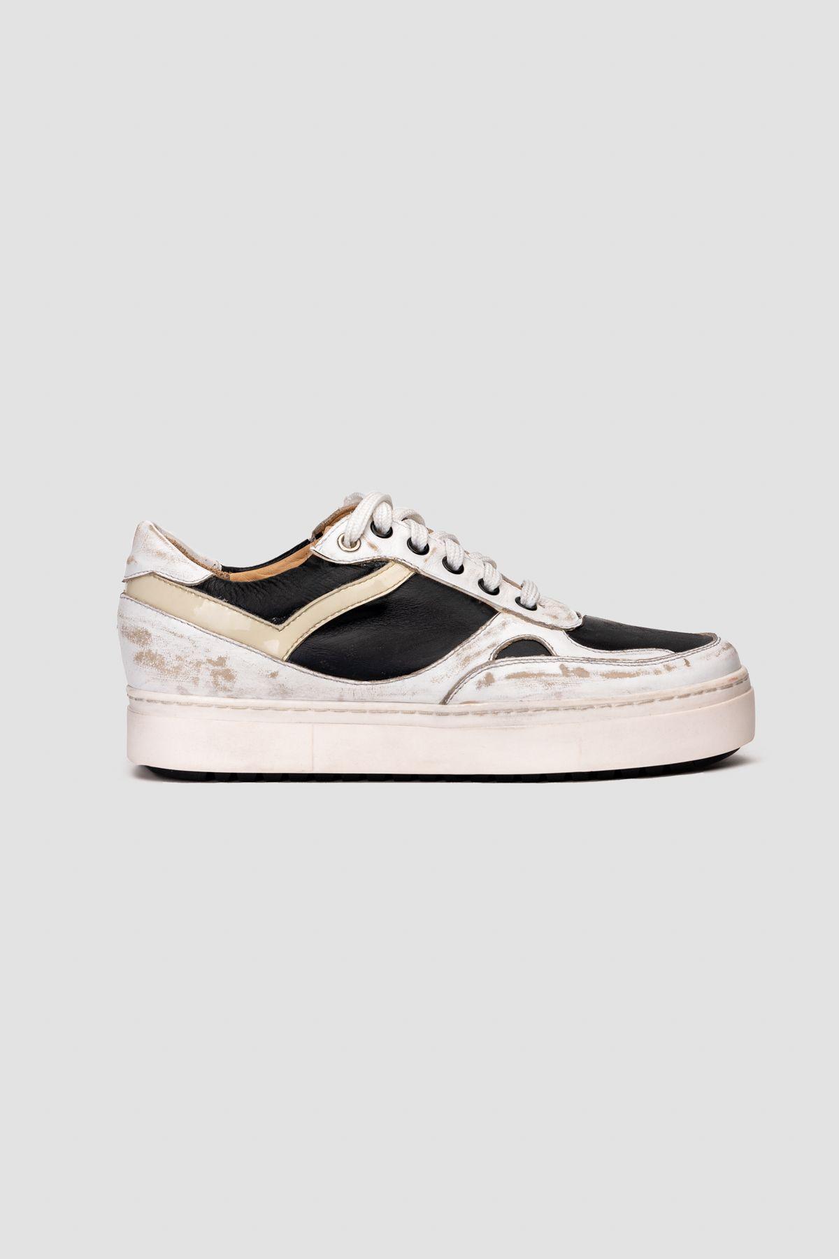 Zapatilla Cuero Caleana Negro Desgastado Carishma-0