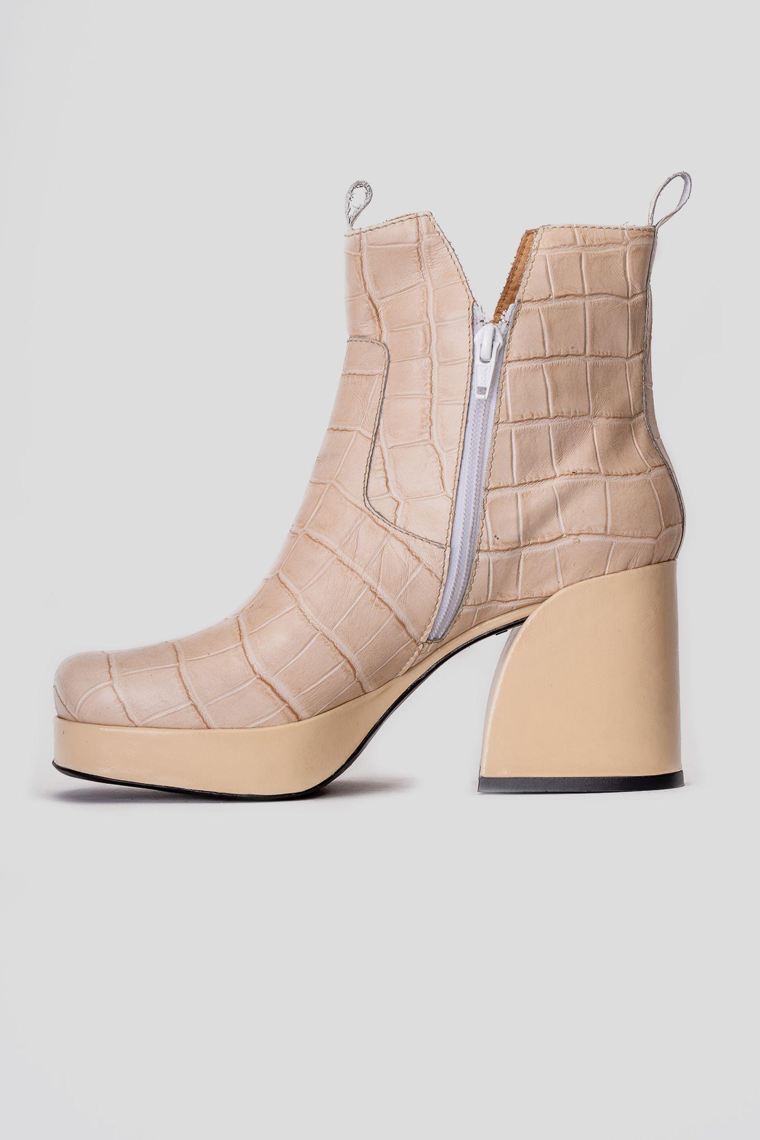 Botín Cuero Aspasia Crema Landazuri-1