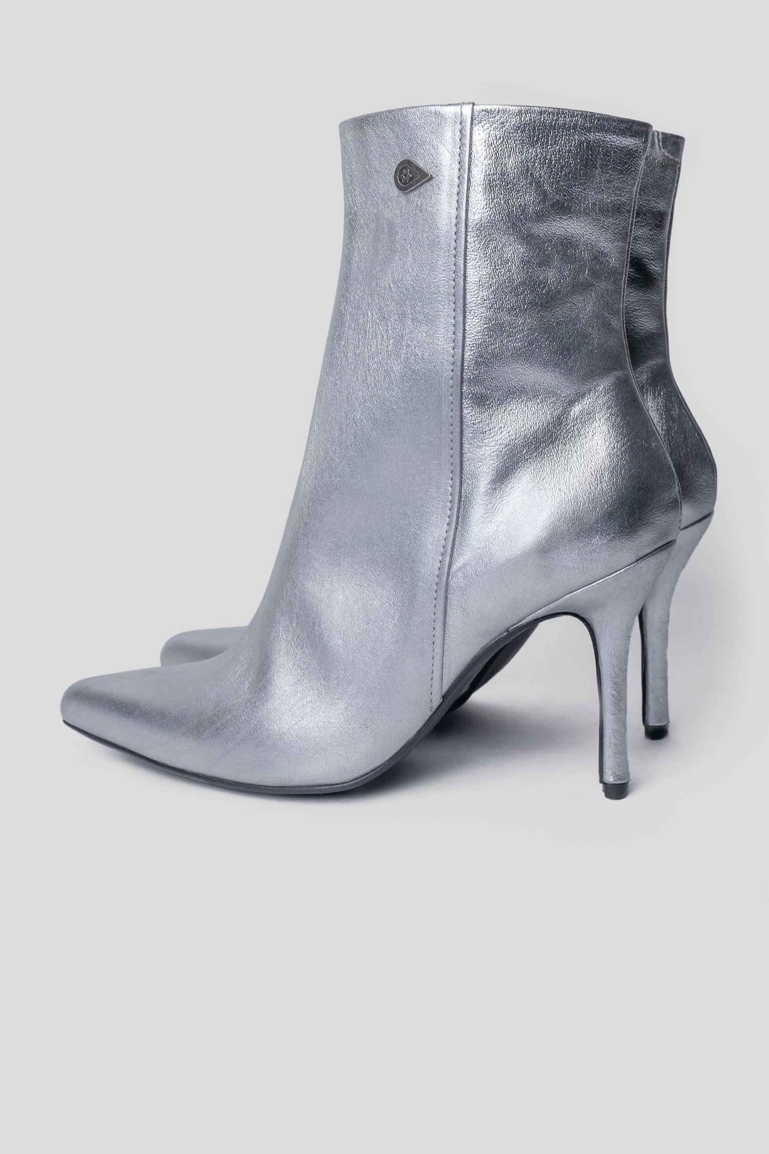 Botín Cuero Plata Pompadour Landazuri-3