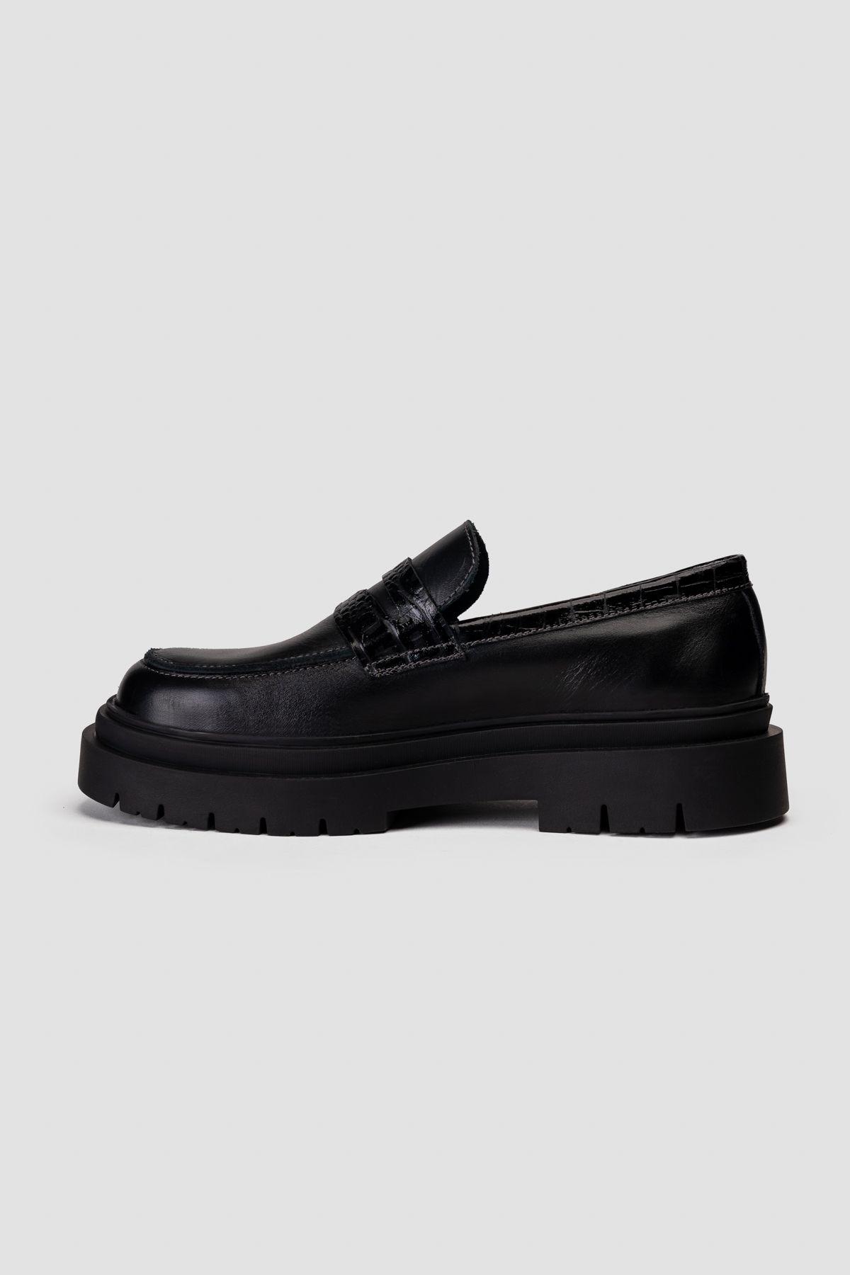 Mocasín Cuero Marmara Negro Landazuri-1