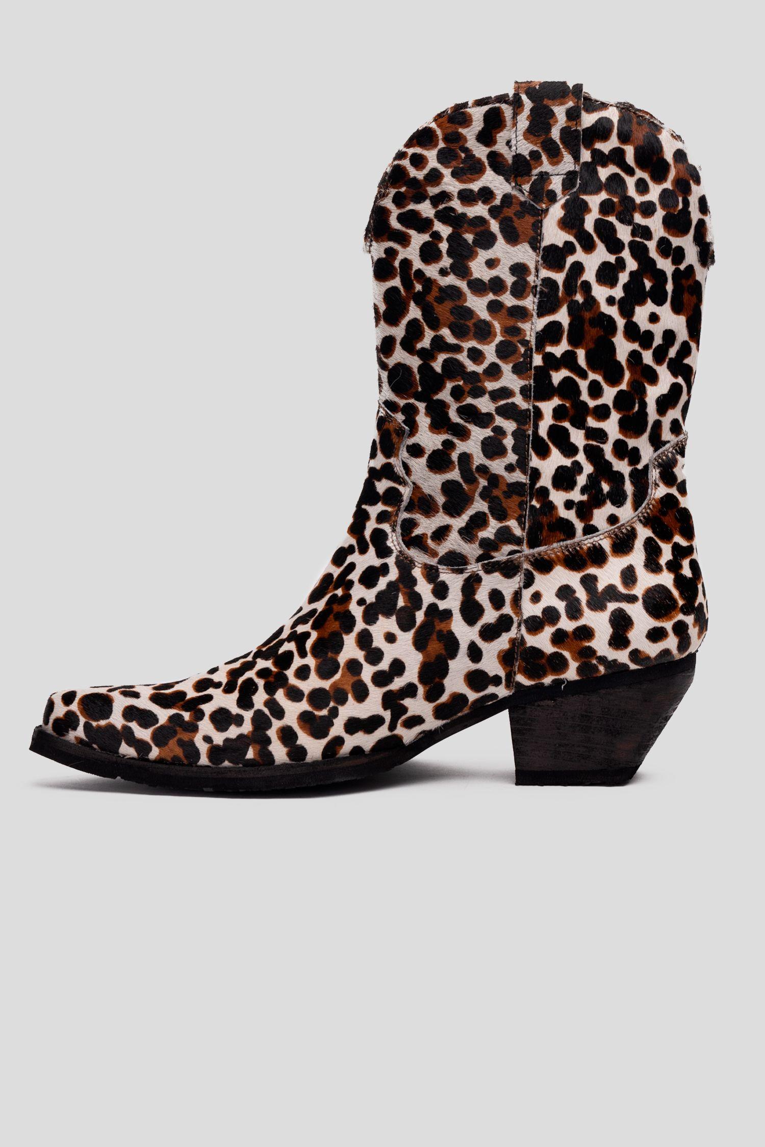 Bota Cuero Vaquera Altar Print Landazuri-1