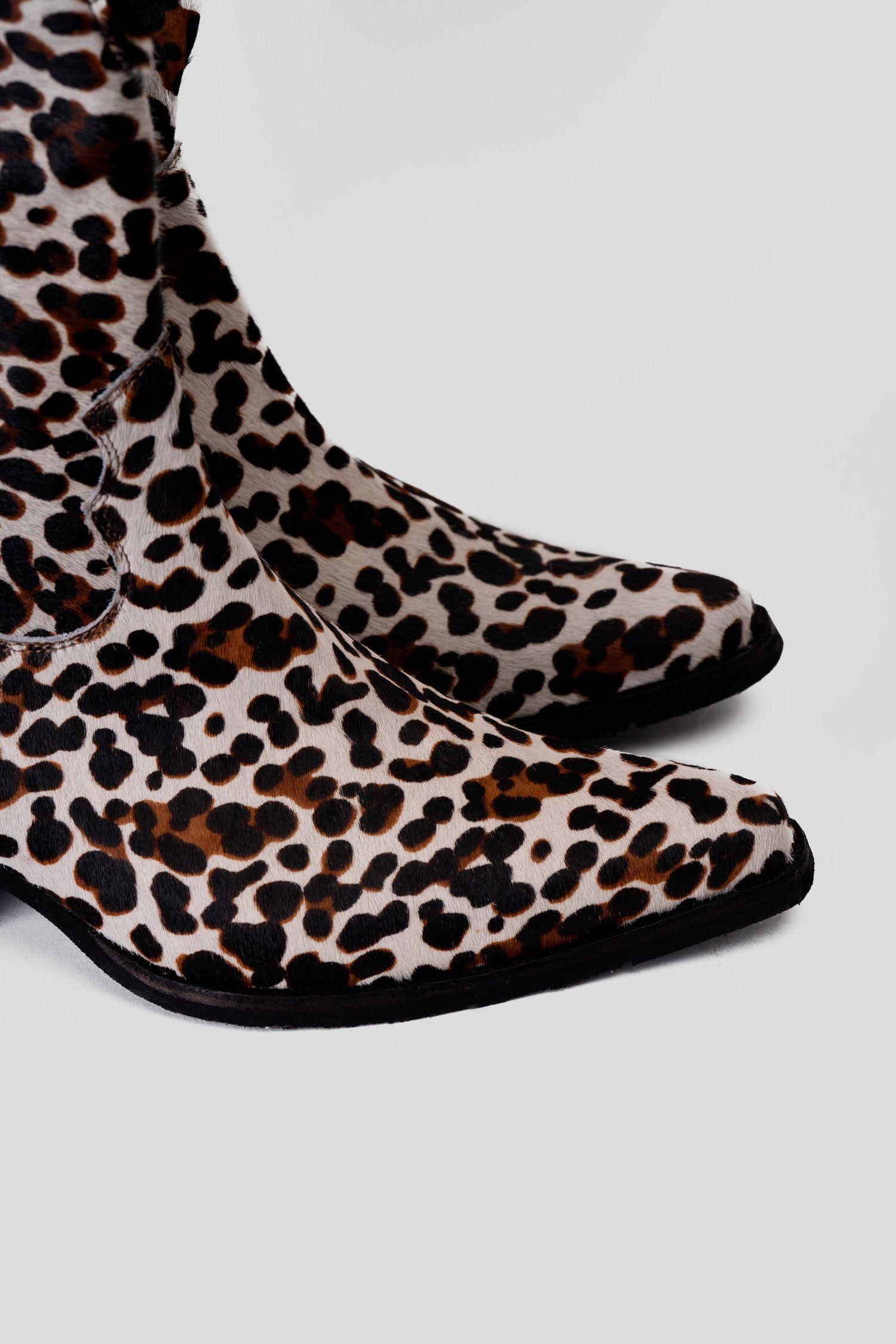 Bota Cuero Vaquera Altar Print Landazuri-3