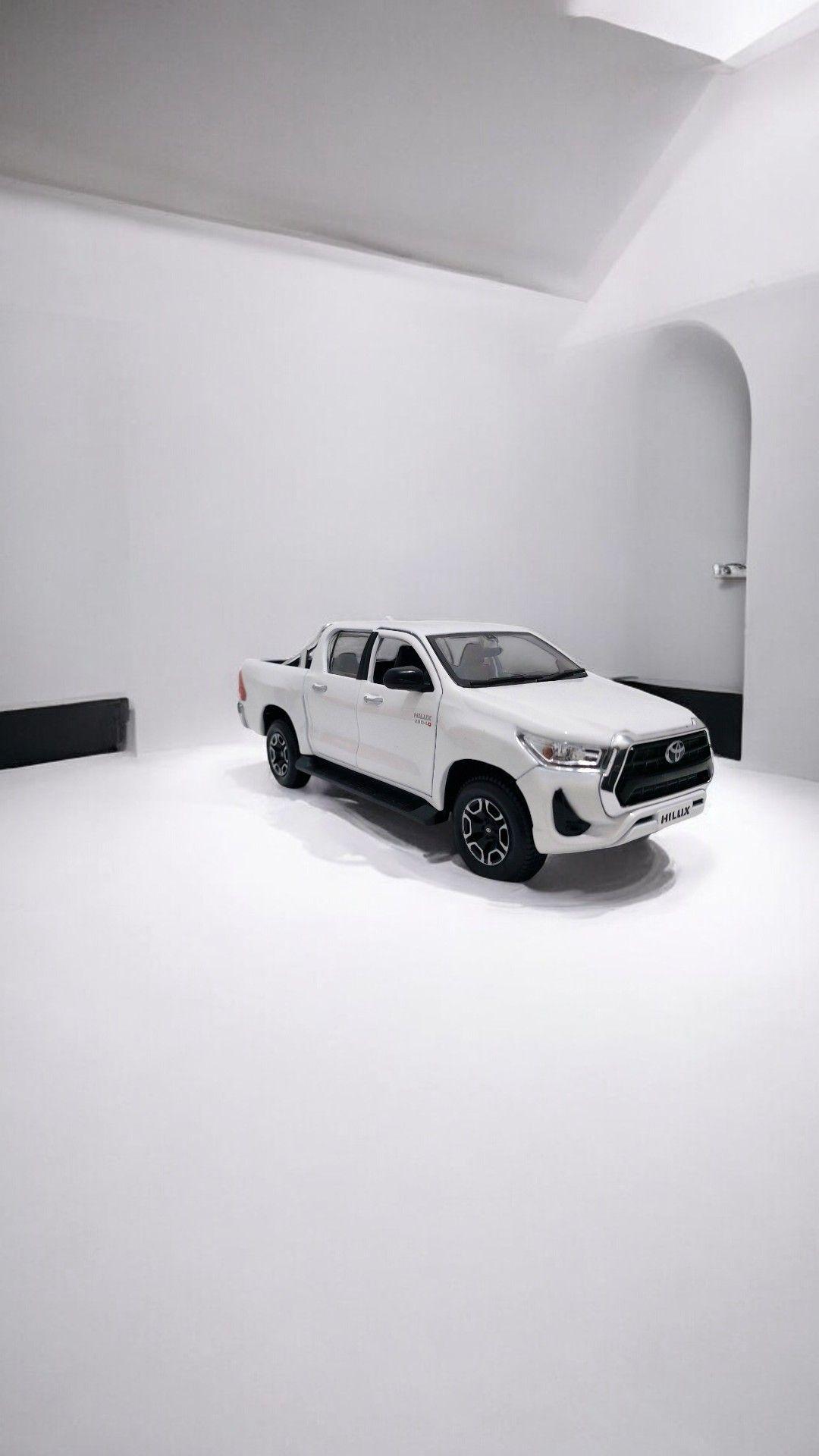 Toyota Hilux a escala 1 27 Blanca-5