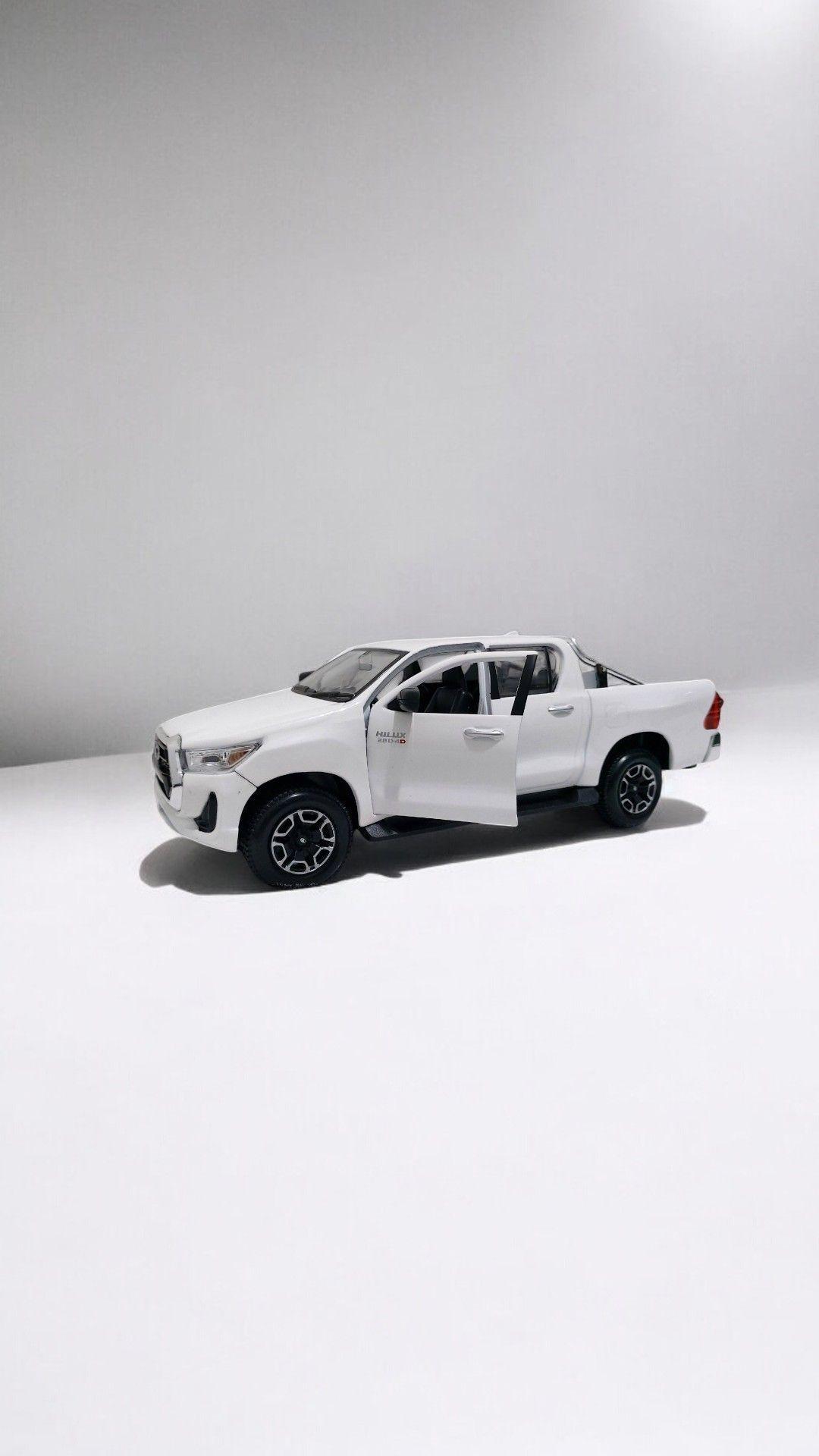 Toyota Hilux a escala 1 27 Blanca-7