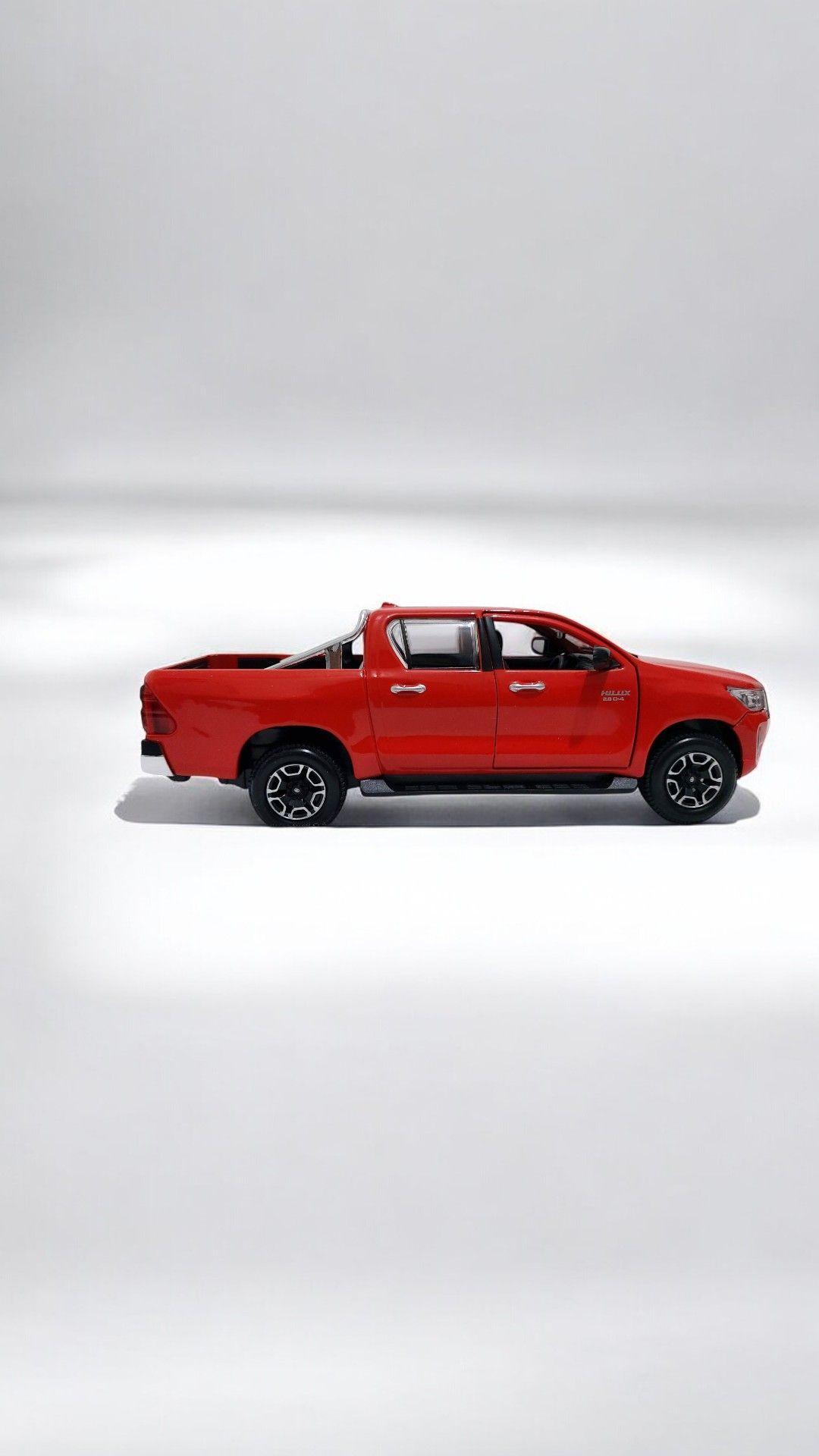 Toyota Hilux a escala 1 27 Rojo-4