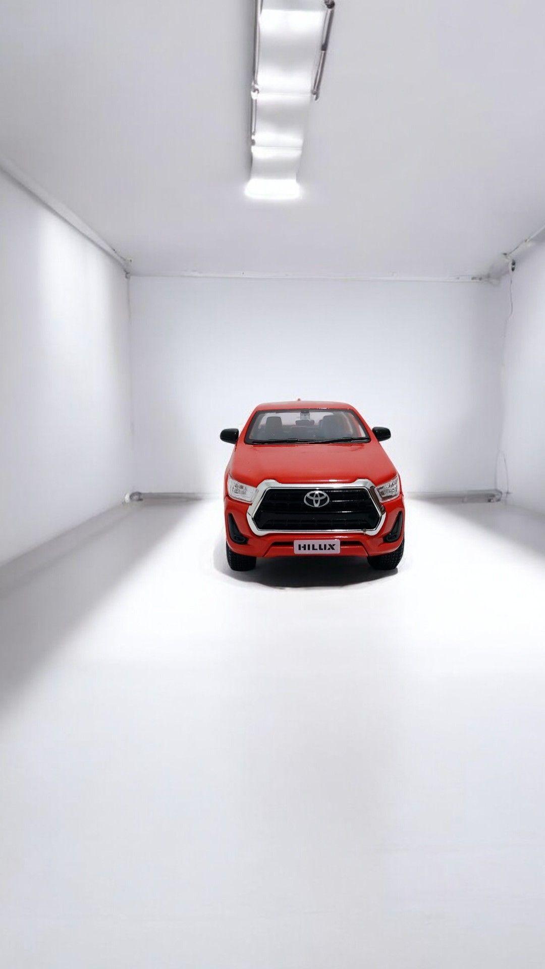Toyota Hilux a escala 1 27 Rojo-6