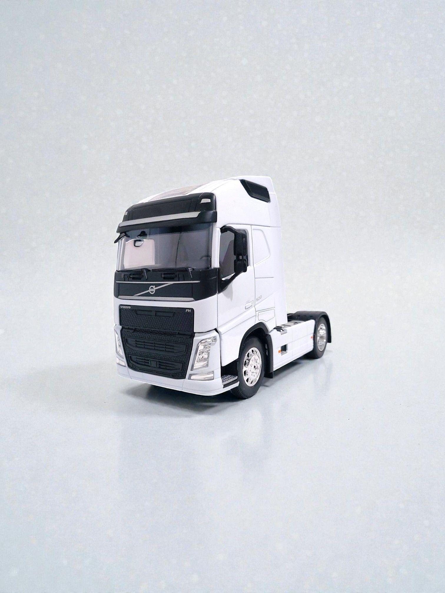 Camion Volvo FH 500 4x2 Blanco escala 1 32-0
