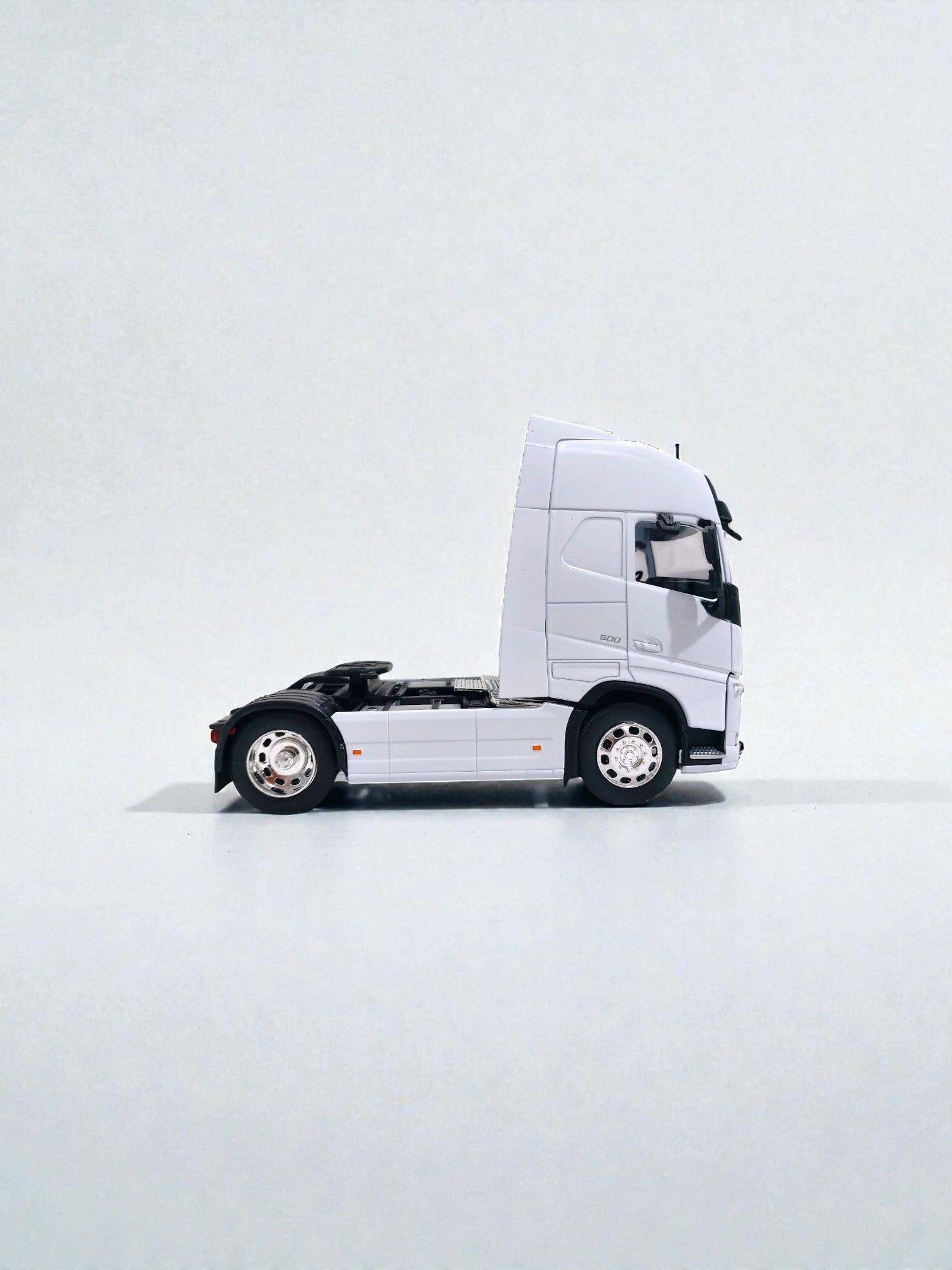 Camion Volvo FH 500 4x2 Blanco escala 1 32-2