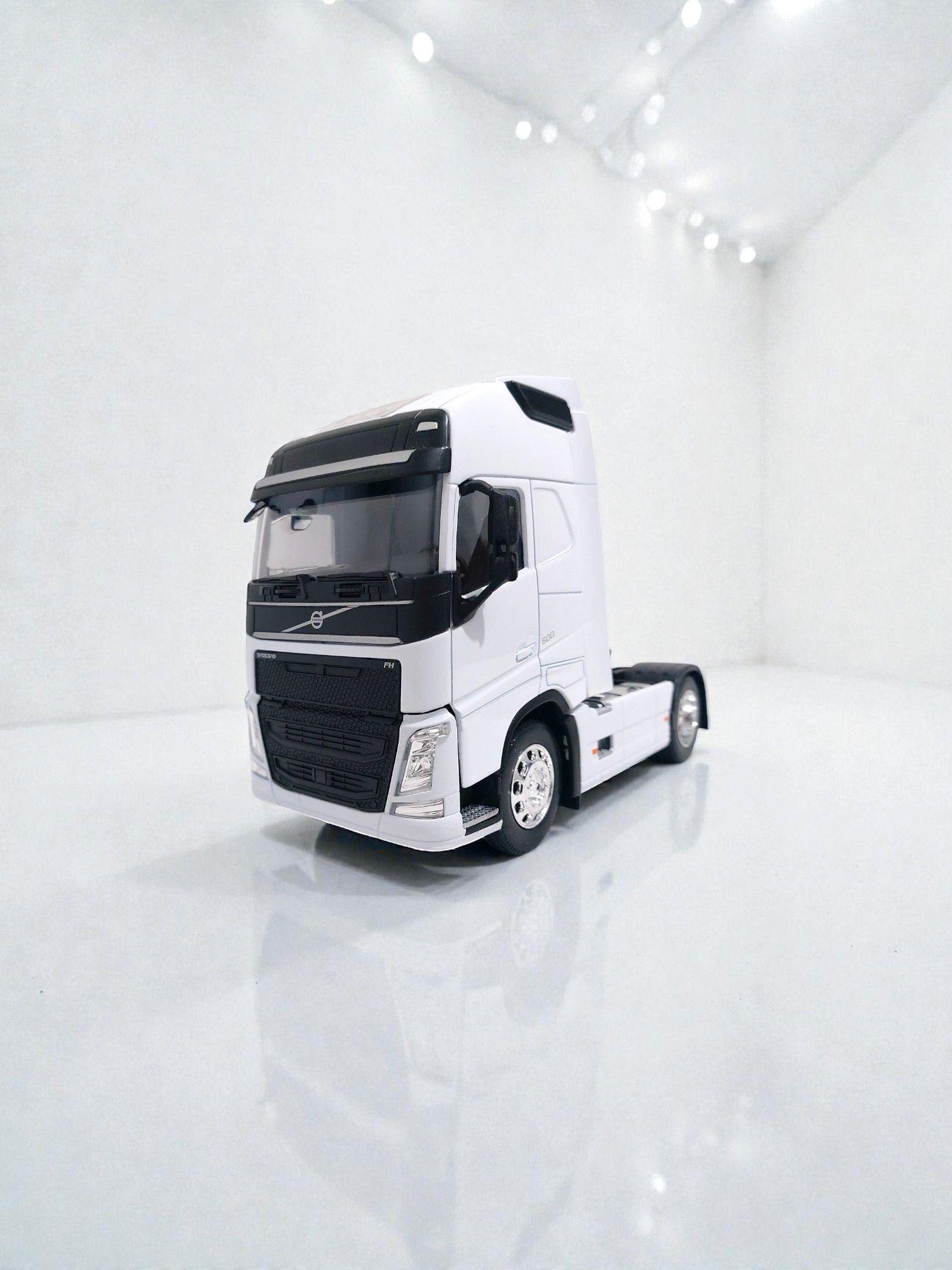 Camion Volvo FH 500 4x2 Blanco escala 1 32-6