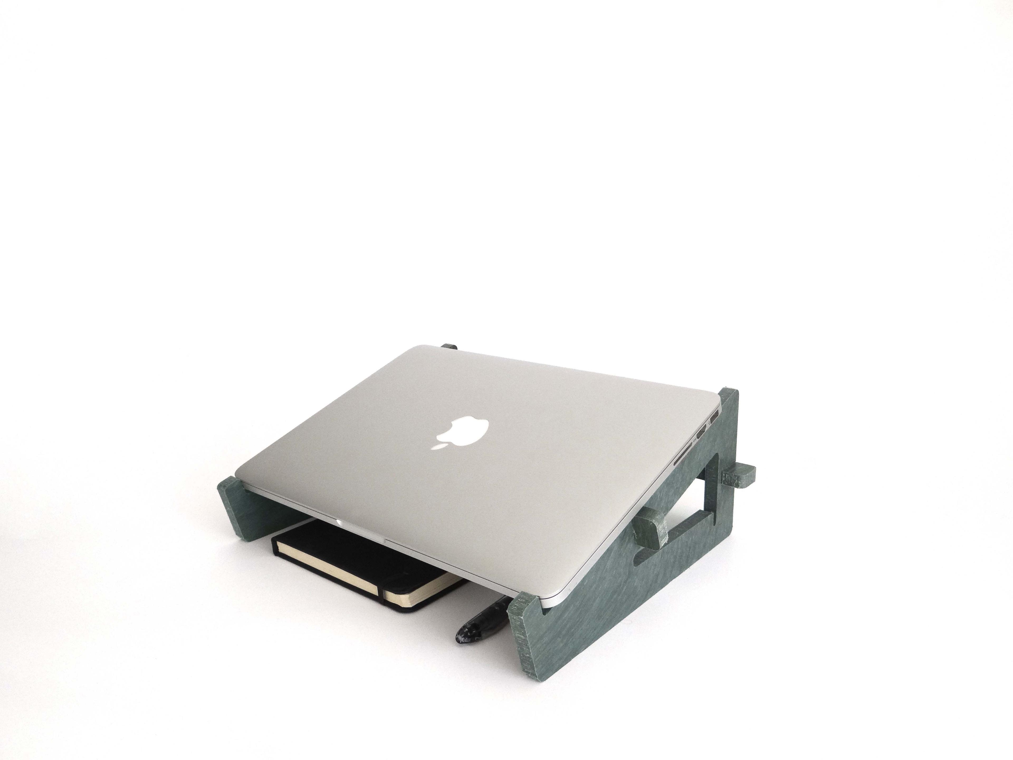 Alzador de Notebook Plástico Reciclado-1