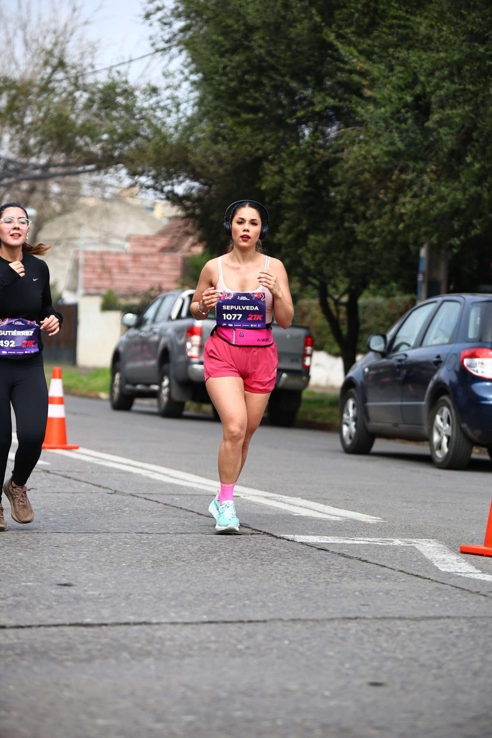 Banano Running Eliud 3 Bolsillos Finisher Fucsia-4