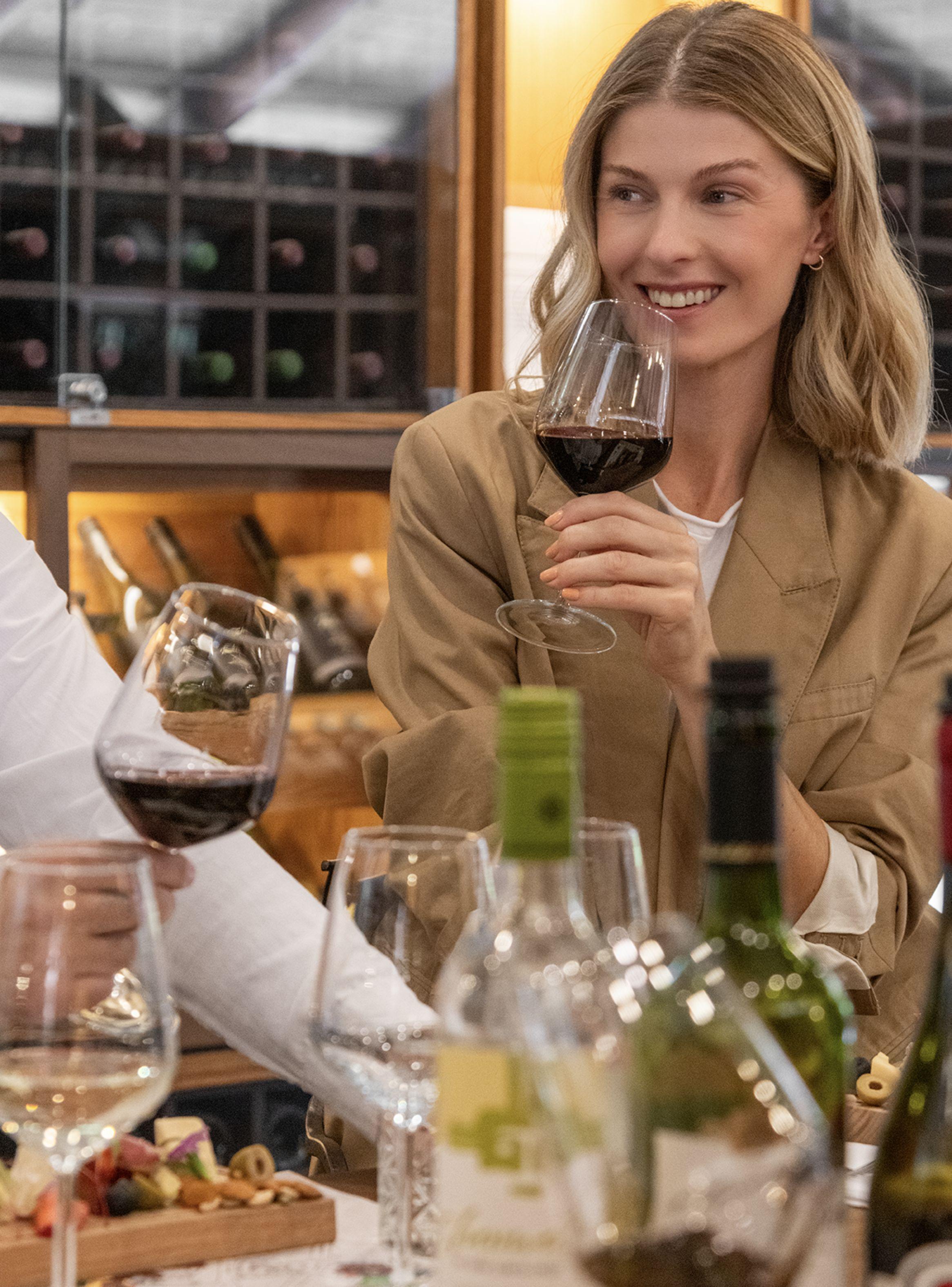 Estadia de 2 Noches con Cena y Vino para Dos Personas en Santa Cruz-0