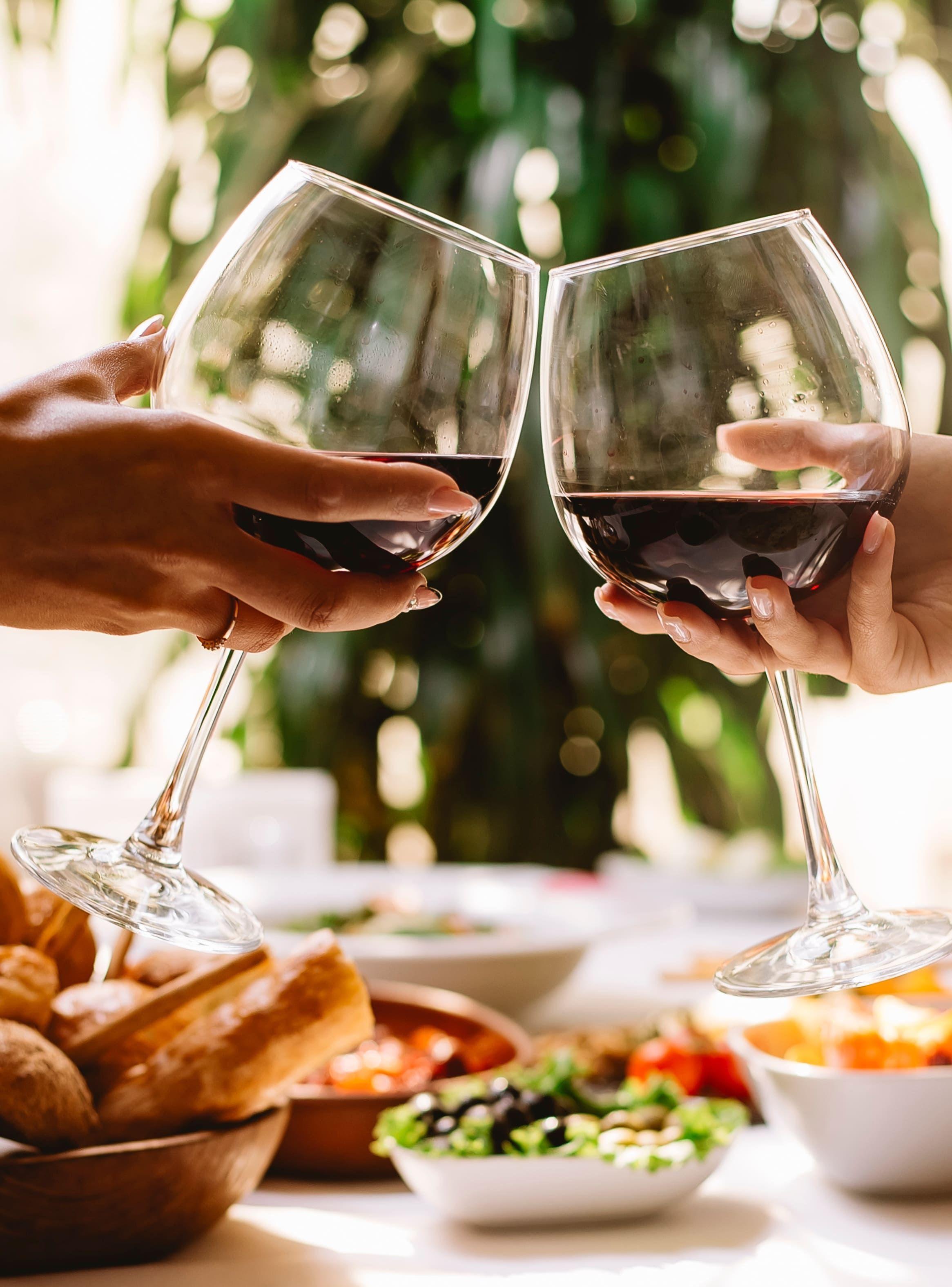 Estadia de 2 Noches con Cena y Vino para Dos Personas en Santa Cruz-1
